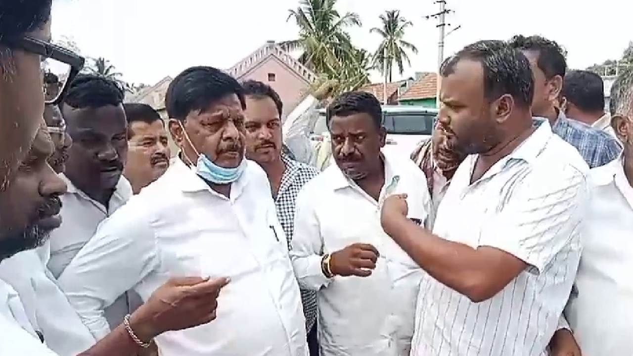 ಸಿಎಂ ಸಿದ್ದರಾಮಯ್ಯ ಕ್ಷೇತ್ರದಲ್ಲಿ ಕಲುಷಿತ ನೀರು ಸೇವಿಸಿ 114 ಮಂದಿ ಅಸ್ವಸ್ಥ, ಮೂವರಿಗೆ ಕಾಲರ ಸಿಎಂ ಸಿದ್ದರಾಮಯ್ಯ ಕ್ಷೇತ್ರದಲ್ಲಿ ಕಲುಷಿತ ನೀರು ಸೇವಿಸಿ 114 ಮಂದಿ ಅಸ್ವಸ್ಥ, ಮೂವರಿಗೆ ಕಾಲರ