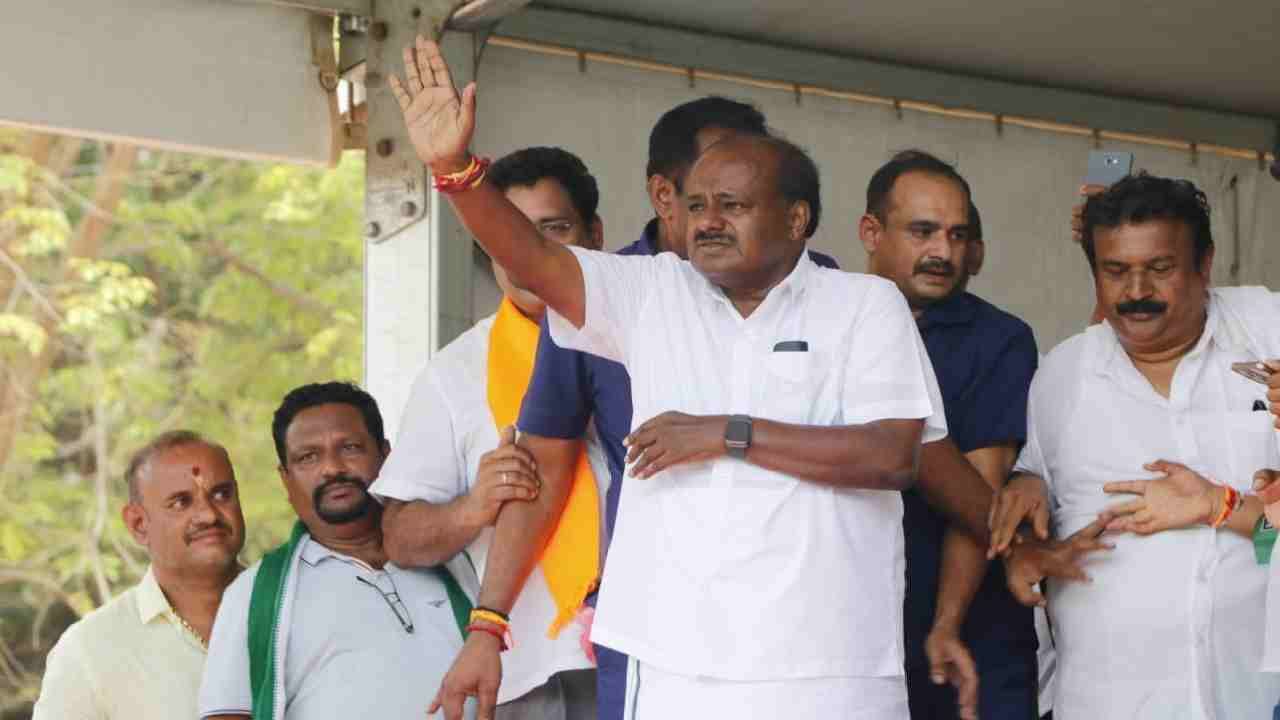 ಮಂಡ್ಯ ಲೋಕಸಭಾ ಚುನಾವಣೆ 2024 ಫಲಿತಾಂಶ; ಮಗನ ಸೋಲಿನ ಸೇಡು ತೀರಿಸಿಕೊಂಡ ಹೆಚ್ಡಿ ಕುಮಾರಸ್ವಾಮಿ, 2 ಲಕ್ಷಕ್ಕೂ ಅಧಿಕ ಮತಗಳಿಂದ ಗೆಲುವು ಮಂಡ್ಯ ಲೋಕಸಭಾ ಚುನಾವಣೆ 2024 ಫಲಿತಾಂಶ; ಮಗನ ಸೋಲಿನ ಸೇಡು ತೀರಿಸಿಕೊಂಡ ಹೆಚ್ಡಿ ಕುಮಾರಸ್ವಾಮಿ, 2 ಲಕ್ಷಕ್ಕೂ ಅಧಿಕ ಮತಗಳಿಂದ ಗೆಲುವು