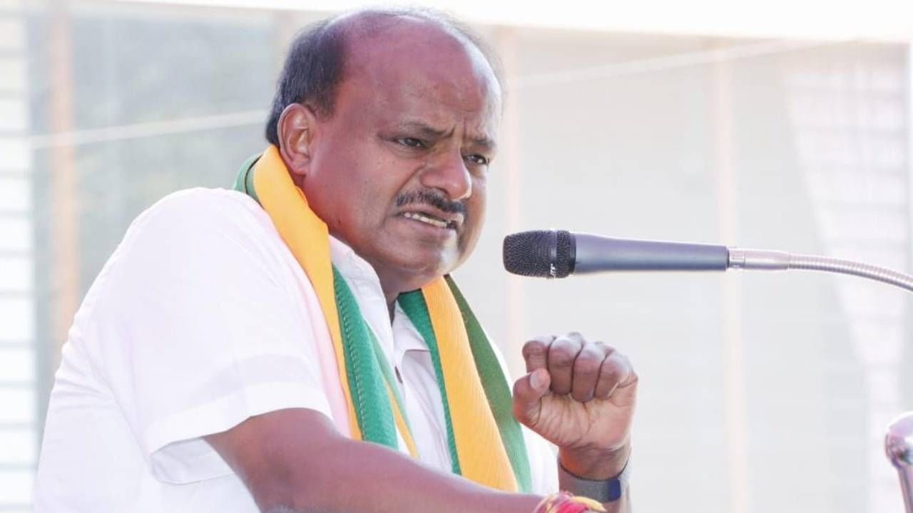 ಅಶ್ಲೀಲ ವಿಡಿಯೋ ಪ್ರಕರಣ: ಬೆಂಗಳೂರಿನಲ್ಲೇ ಇದ್ದಾನೆ ಕಾರ್ತಿಕ್, ಡಿಕೆಶಿಯಿಂದಲೇ ರಕ್ಷಣೆ; ಕುಮಾರಸ್ವಾಮಿ ಸ್ಫೋಟಕ ಹೇಳಿಕೆ ಅಶ್ಲೀಲ ವಿಡಿಯೋ ಪ್ರಕರಣ: ಬೆಂಗಳೂರಿನಲ್ಲೇ ಇದ್ದಾನೆ ಕಾರ್ತಿಕ್, ಡಿಕೆಶಿಯಿಂದಲೇ ರಕ್ಷಣೆ; ಕುಮಾರಸ್ವಾಮಿ ಸ್ಫೋಟಕ ಹೇಳಿಕೆ