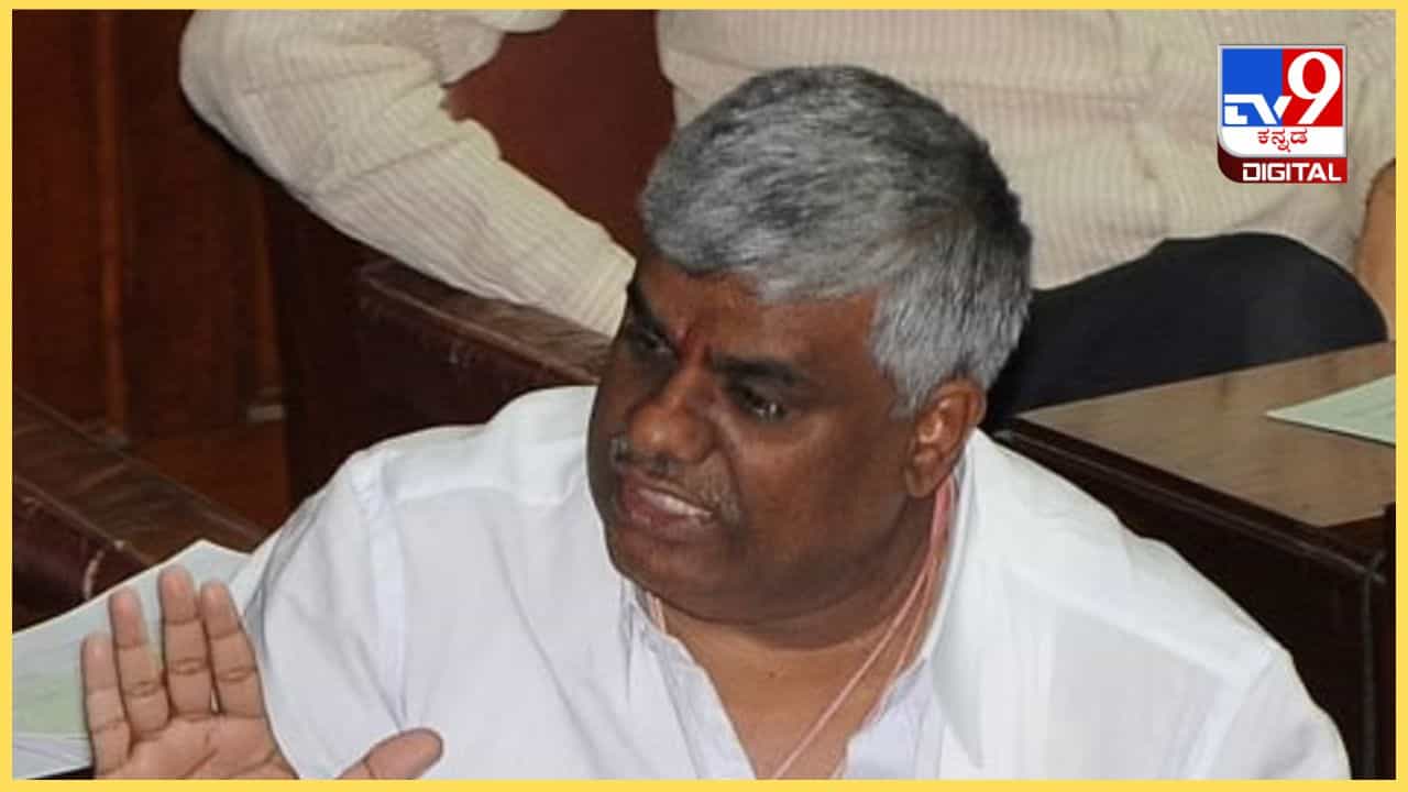 HD Revanna Arrest: ಕೊನೆಗೂ ಹೆಚ್ಡಿ ರೇವಣ್ಣ ಬಂಧನ; ಲೈಂಗಿಕ ದೌರ್ಜನ್ಯ, ಅಪಹರಣ ಪ್ರಕರಣದಲ್ಲಿ ಅರೆಸ್ಟ್ HD Revanna Arrest: ಕೊನೆಗೂ ಹೆಚ್ಡಿ ರೇವಣ್ಣ ಬಂಧನ; ಲೈಂಗಿಕ ದೌರ್ಜನ್ಯ, ಅಪಹರಣ ಪ್ರಕರಣದಲ್ಲಿ ಅರೆಸ್ಟ್