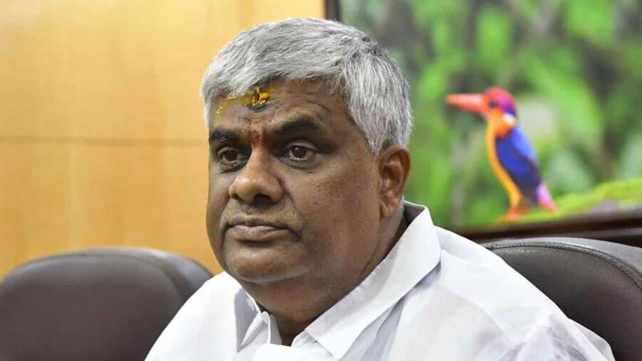 ನನ್ನ ರಾಜಕೀಯ ಭವಿಷ್ಯ ಹಾಳು ಮಾಡಿದ್ರಿ: ಎಸ್​ಐಟಿ ಅಧಿಕಾರಿಗಳ ಎದುರು ರೇವಣ್ಣ ಕಣ್ಣೀರು 