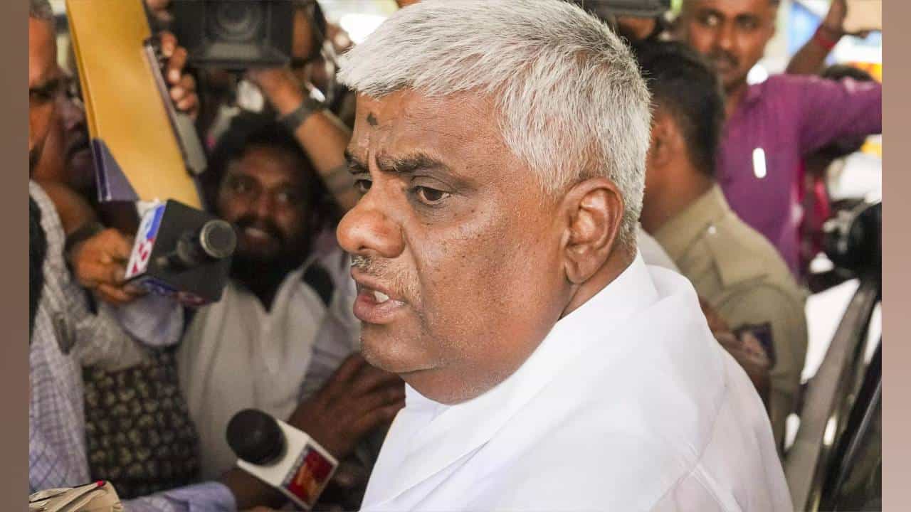 ಅಪಹರಣ ಪ್ರಕರಣ: ಎಚ್ಡಿ ರೇವಣ್ಣಗೆ ಜಾಮೀನು ಮಂಜೂರು, ಷರತ್ತುಗಳೇನು? ಅಪಹರಣ ಪ್ರಕರಣ: ಎಚ್ಡಿ ರೇವಣ್ಣಗೆ ಜಾಮೀನು ಮಂಜೂರು, ಷರತ್ತುಗಳೇನು?