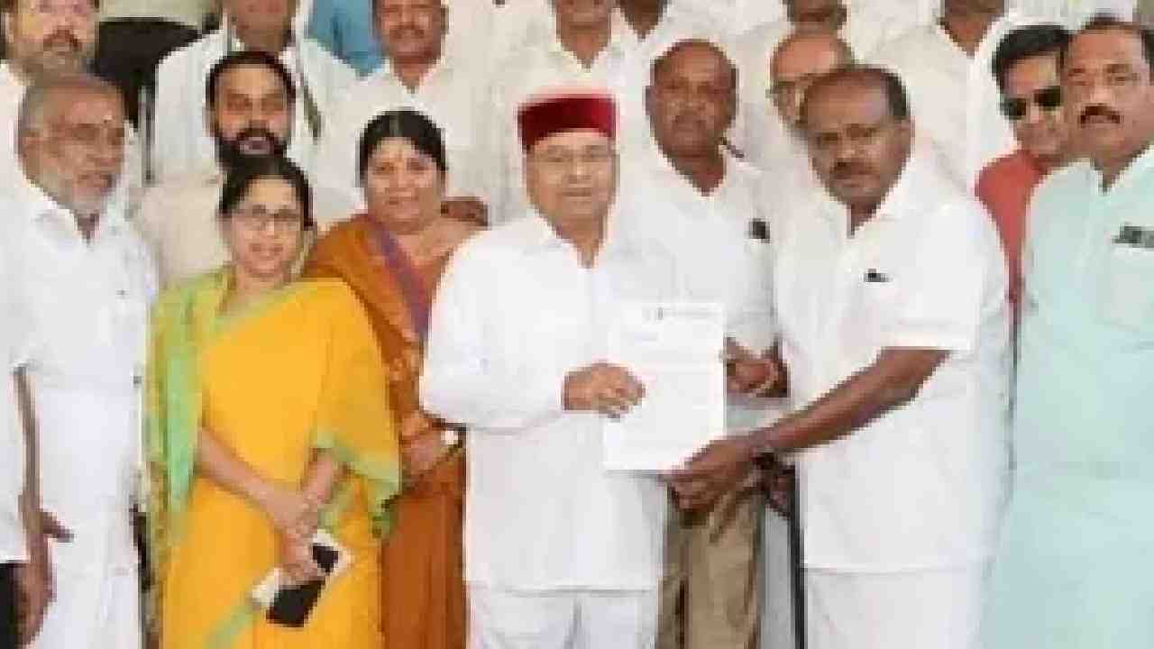 ಪ್ರಜ್ವಲ್ ಪೆನ್ಡ್ರೈವ್ ಪ್ರಕರಣ- ರಾಜ್ಯಪಾಲರಿಗೆ ಜೆಡಿಎಸ್ ನಿಯೋಗ ದೂರು, ಬೇಡಿಕೆ ಏನು? ಪ್ರಜ್ವಲ್ ಪೆನ್ಡ್ರೈವ್ ಪ್ರಕರಣ- ರಾಜ್ಯಪಾಲರಿಗೆ ಜೆಡಿಎಸ್ ನಿಯೋಗ ದೂರು, ಬೇಡಿಕೆ ಏನು?