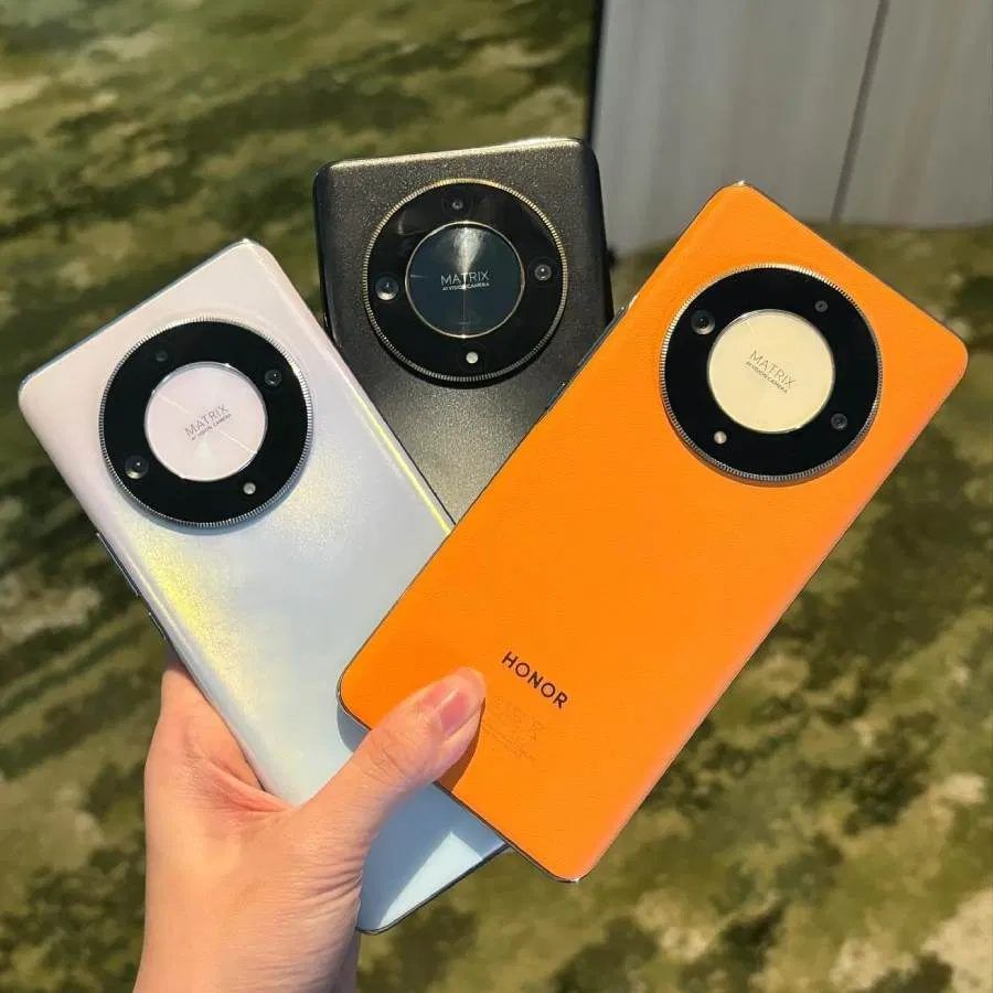 ಭಾರತದಲ್ಲಿ ಹಾನರ್ X9b ಫೋನ್​ನ 8GB+256GB ಸ್ಟೋರೇಜ್ ಕಾನ್ಫಿಗರೇಶನ್​ಗೆ ಅಮೆಜಾನ್​ನಲ್ಲಿ ಮೂಲಬೆಲೆ 30,999 ರೂ. ಇದೆ. ಆದರೀಗ ಇದು ಶೇ. 29 ರಷ್ಟು ರಿಯಾಯಿತಿ ಪಡೆದುಕೊಂಡಿದ್ದು, 21,999 ರೂ. ಗೆ ಸೇಲ್ ಆಗುತ್ತಿದೆ. ಈ ಹ್ಯಾಂಡ್‌ಸೆಟ್ ಅನ್ನು ಮಿಡ್‌ನೈಟ್ ಬ್ಲಾಕ್ ಮತ್ತು ಸನ್‌ರೈಸ್ ಆರೆಂಜ್ ಬಣ್ಣದ ಆಯ್ಕೆಗಳಲ್ಲಿ ಖರೀದಿಸಬಹುದು.