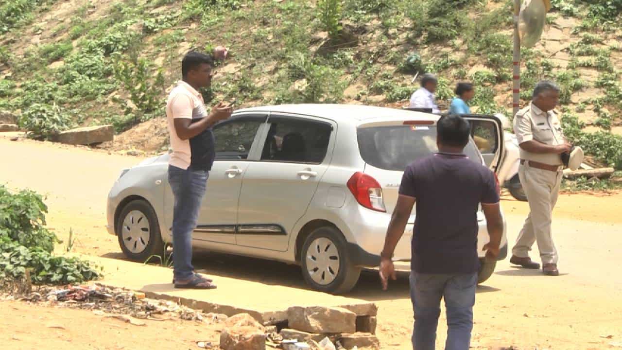 ಬೈಕ್ ಟಚ್ ಮಾಡಿರುವುದನ್ನು ಪ್ರಶ್ನಿಸಿದ್ದಕ್ಕೆ ಮುಸ್ಲಿಂ ಯುವಕರಿಂದ ಹಿಂದೂ ವ್ಯಕ್ತಿ ಮೇಲೆ ಹಲ್ಲೆ ಬೈಕ್ ಟಚ್ ಮಾಡಿರುವುದನ್ನು ಪ್ರಶ್ನಿಸಿದ್ದಕ್ಕೆ ಮುಸ್ಲಿಂ ಯುವಕರಿಂದ ಹಿಂದೂ ವ್ಯಕ್ತಿ ಮೇಲೆ ಹಲ್ಲೆ