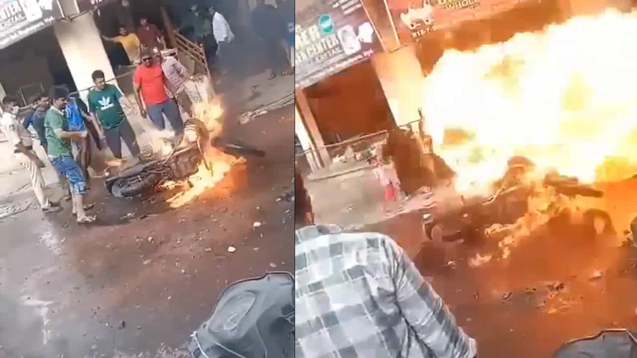 ಏಕಾಏಕಿ ಸ್ಫೋಟಗೊಂಡ ರಾಯಲ್ ಎನ್ಫೀಲ್ಡ್ ಬೈಕ್ - ವಿಡಿಯೋ ನೋಡಿ ಏಕಾಏಕಿ ಸ್ಫೋಟಗೊಂಡ ರಾಯಲ್ ಎನ್ಫೀಲ್ಡ್ ಬೈಕ್ - ವಿಡಿಯೋ ನೋಡಿ