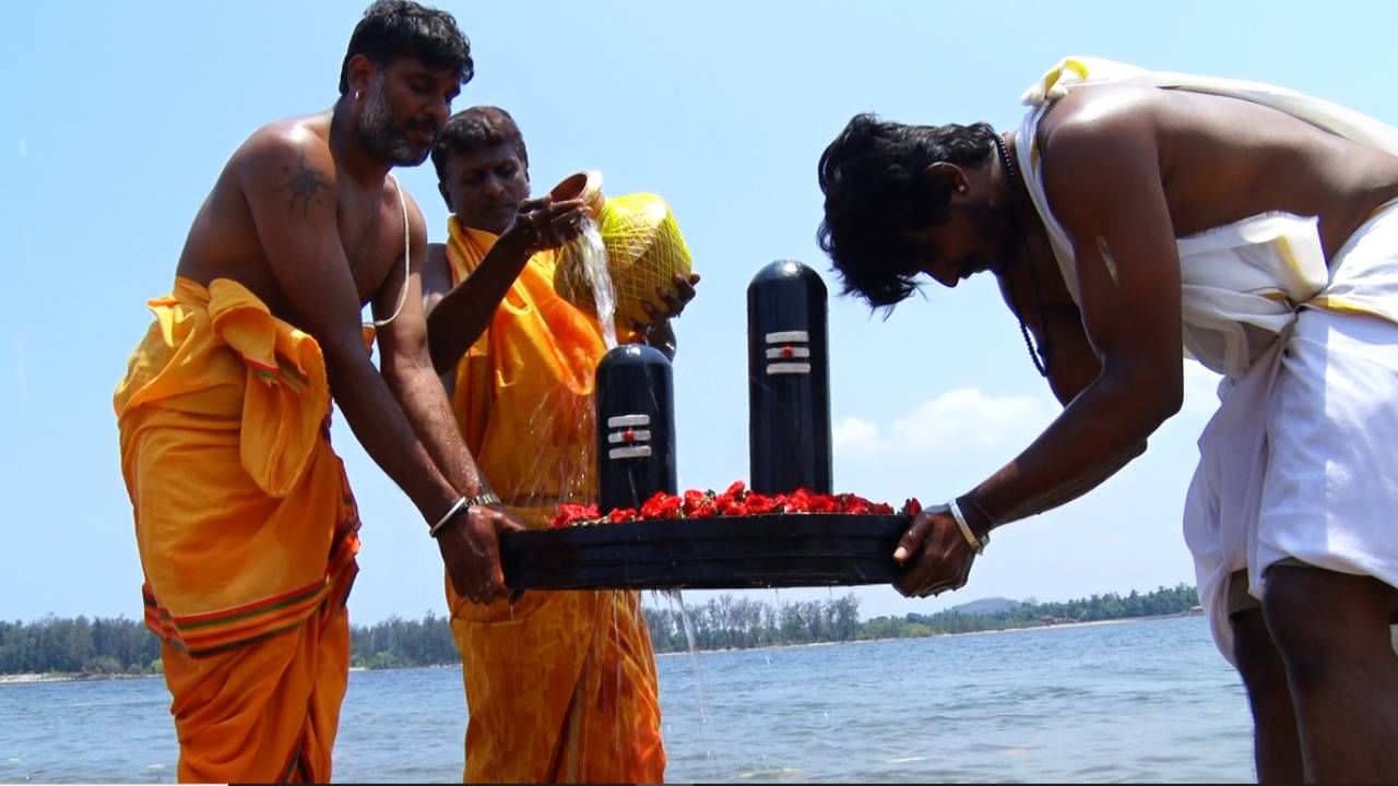 ಮಳೆಗಾಗಿ ಪೂಜೆ ಸಲ್ಲಿಸಿದ 48 ದಿನದಲ್ಲಿ ಮಳೆ ಆಗಮನ; ಕೋರಿಕೆ ಈಡೇರಿಸಿದಕ್ಕೆ ಸಮುದ್ರ ದೇವನಿಗೆ ಬಾಗಿನ ಅರ್ಪಣೆ