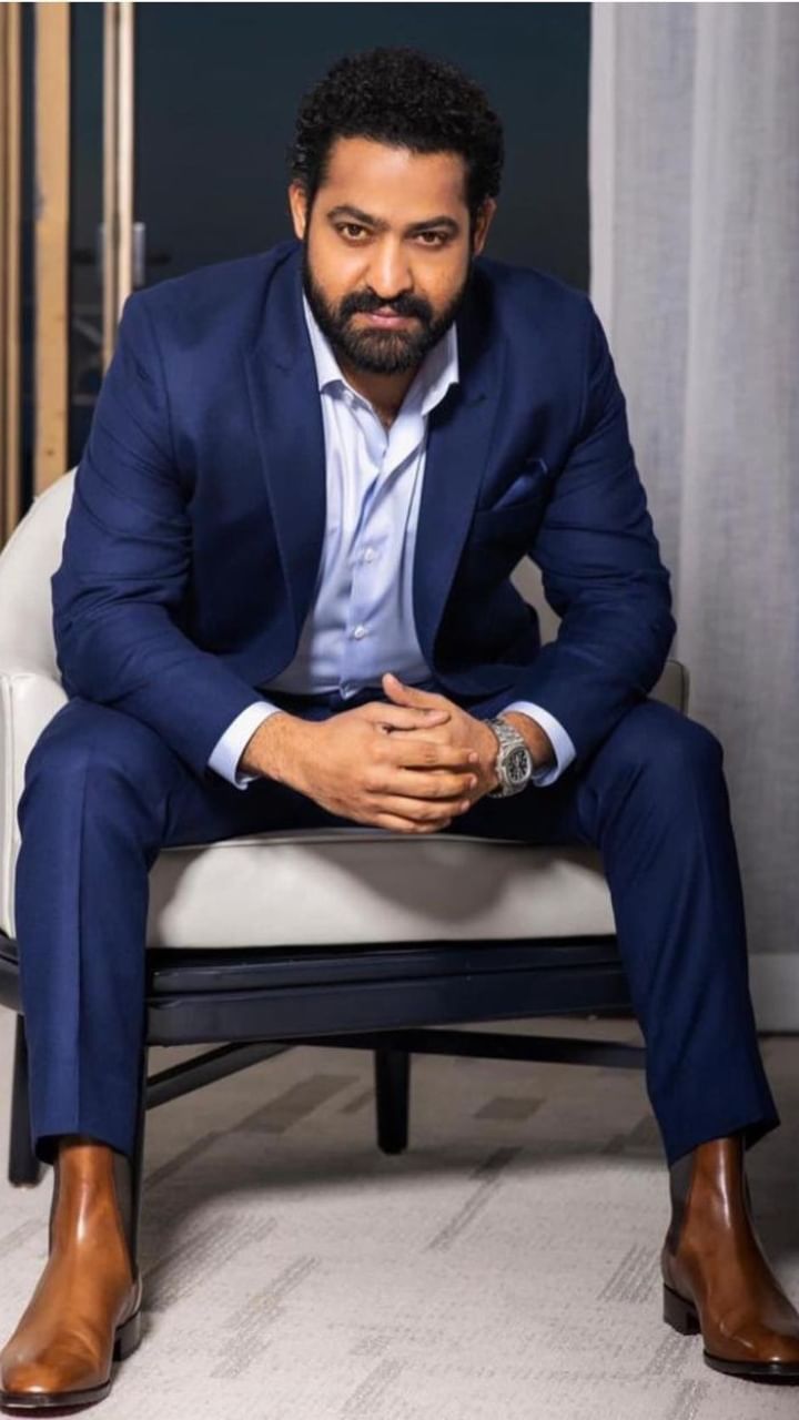 ಜೂ. ಎನ್​ಟಿಆರ್​ ಬಳಿ ಎರಡೂವರೆ ಕೋಟಿ ರೂಪಾಯಿ ಹಾಗೂ ನಾಲ್ಕು ಕೋಟಿ ರೂಪಾಯಿ ವಾಚ್ ಇದೆ.