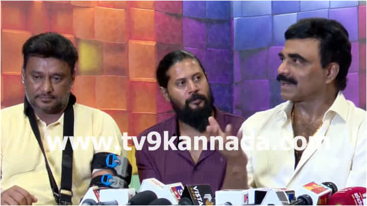 Kaatera Press Meet: ದಿಢೀರ್ ಸುದ್ದಿಗೋಷ್ಠಿ ಕರೆದ ದರ್ಶನ್, ರಾಕ್ಲೈನ್; ಲೈವ್ ನೋಡಿ Kaatera Press Meet: ದಿಢೀರ್ ಸುದ್ದಿಗೋಷ್ಠಿ ಕರೆದ ದರ್ಶನ್, ರಾಕ್ಲೈನ್; ಲೈವ್ ನೋಡಿ