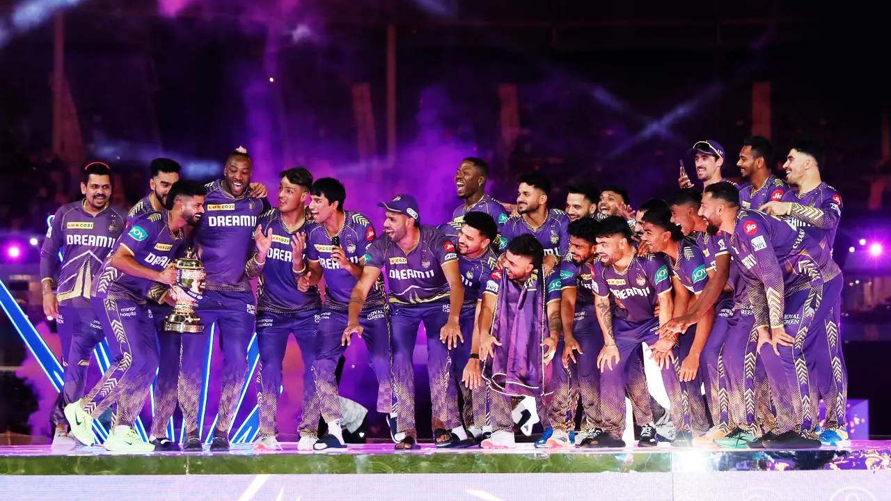 IPL 2024 Car Winner: ಐಪಿಎಲ್ ಸೀಸನ್​ 17 ಗೆ ತೆರೆ ಬಿದ್ದಿದೆ. ಚೆನ್ನೈನ ಎಂಎ ಚಿದಂಬರಂ ಸ್ಟೇಡಿಯಂನಲ್ಲಿ ನಡೆದ ಐಪಿಎಲ್​ನ ಫೈನಲ್ ಪಂದ್ಯದಲ್ಲಿ ಸನ್​ರೈಸರ್ಸ್ ಹೈದರಾಬಾದ್ (SRH) ತಂಡವನ್ನು ಬಗ್ಗು ಬಡಿದು ಕೊಲ್ಕತ್ತಾ ನೈಟ್ ರೈಡರ್ಸ್ (KKR) ತಂಡ ಚಾಂಪಿಯನ್ ಪಟ್ಟ ಅಲಂಕರಿಸಿದೆ.