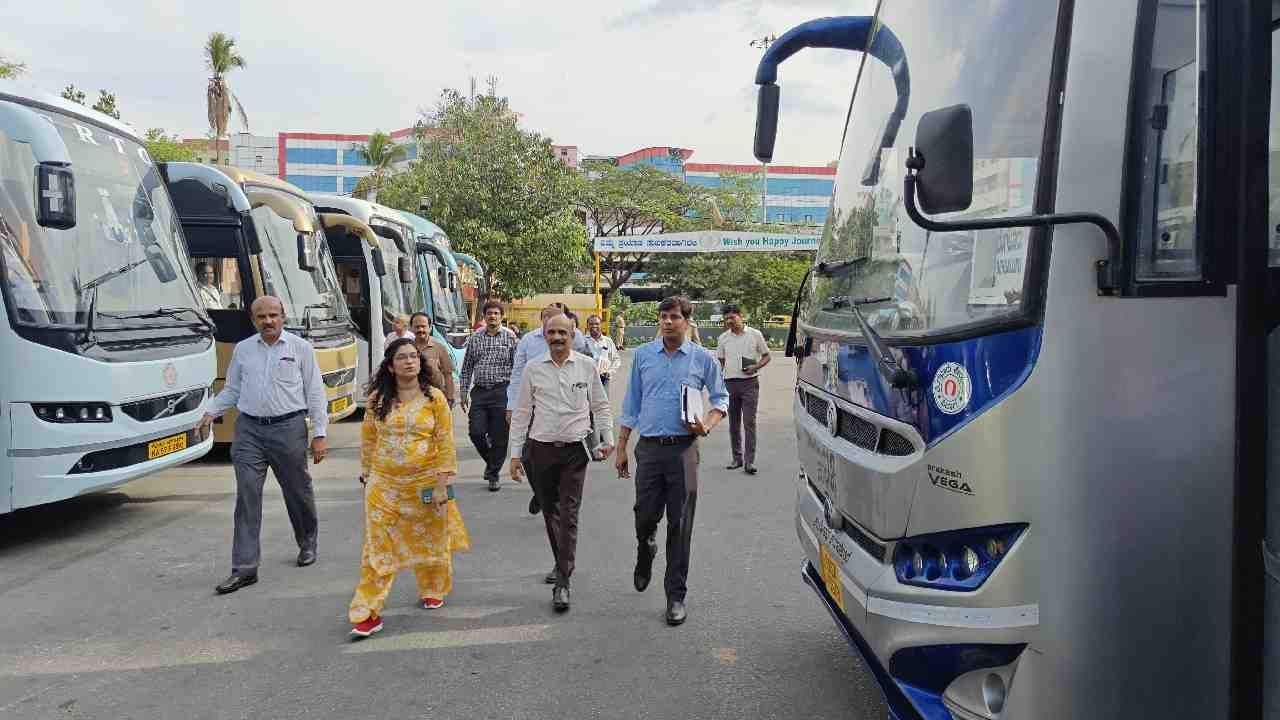 ಕೆಎಸ್​ಆರ್​ಟಿಸಿಗೆ ಯುಪಿ ರಾಜ್ಯ ರಸ್ತೆ ಸಾರಿಗೆ ಸಂಸ್ಥೆ ಅಧಿಕಾರಿಗಳು ಭೇಟಿ, ಕರ್ನಾಟಕದ ಬಸ್​ ವ್ಯವಸ್ಥೆಗೆ ಫಿದಾ