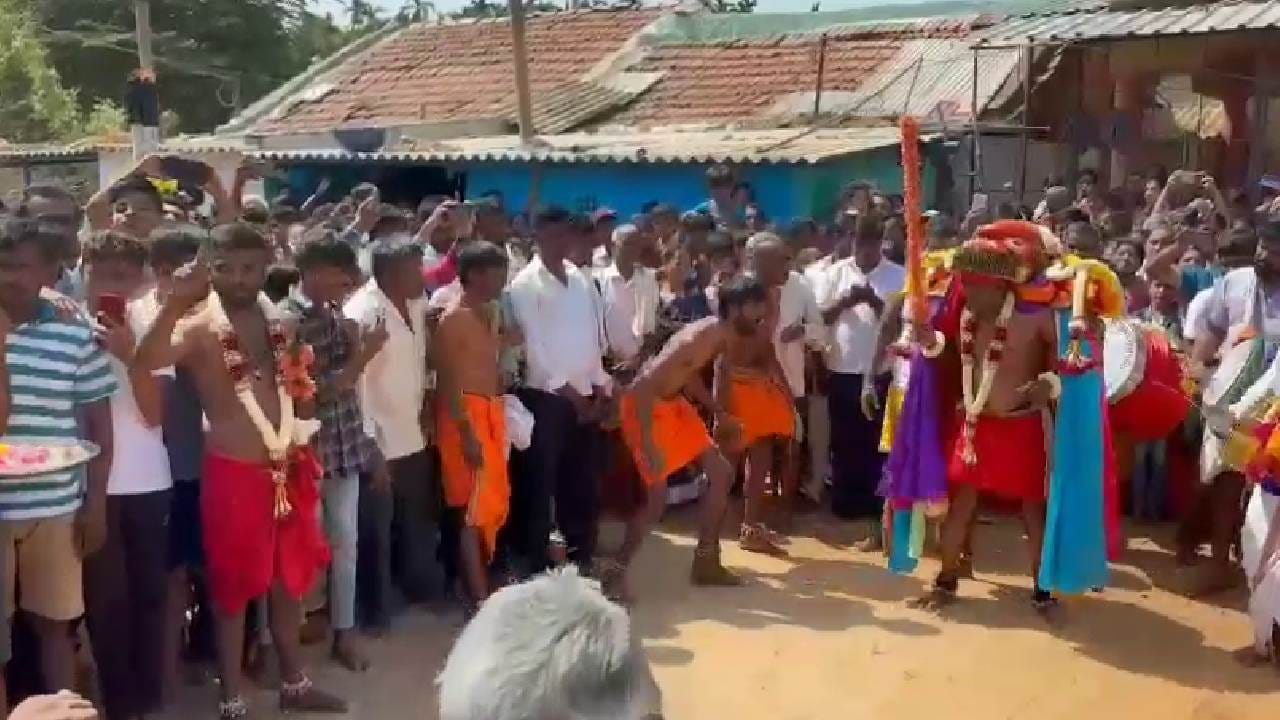 ಜಾಲಿ‌ ಮುಳ್ಳಿನ ಗದ್ದುಗೆ ಮೇಲೆ ಮಲಗೇಳಿದ ರಾಮಪ್ಪ ದೇವರು; ತುಮಕೂರಿನಲ್ಲಿ ವಿಶೇಷ