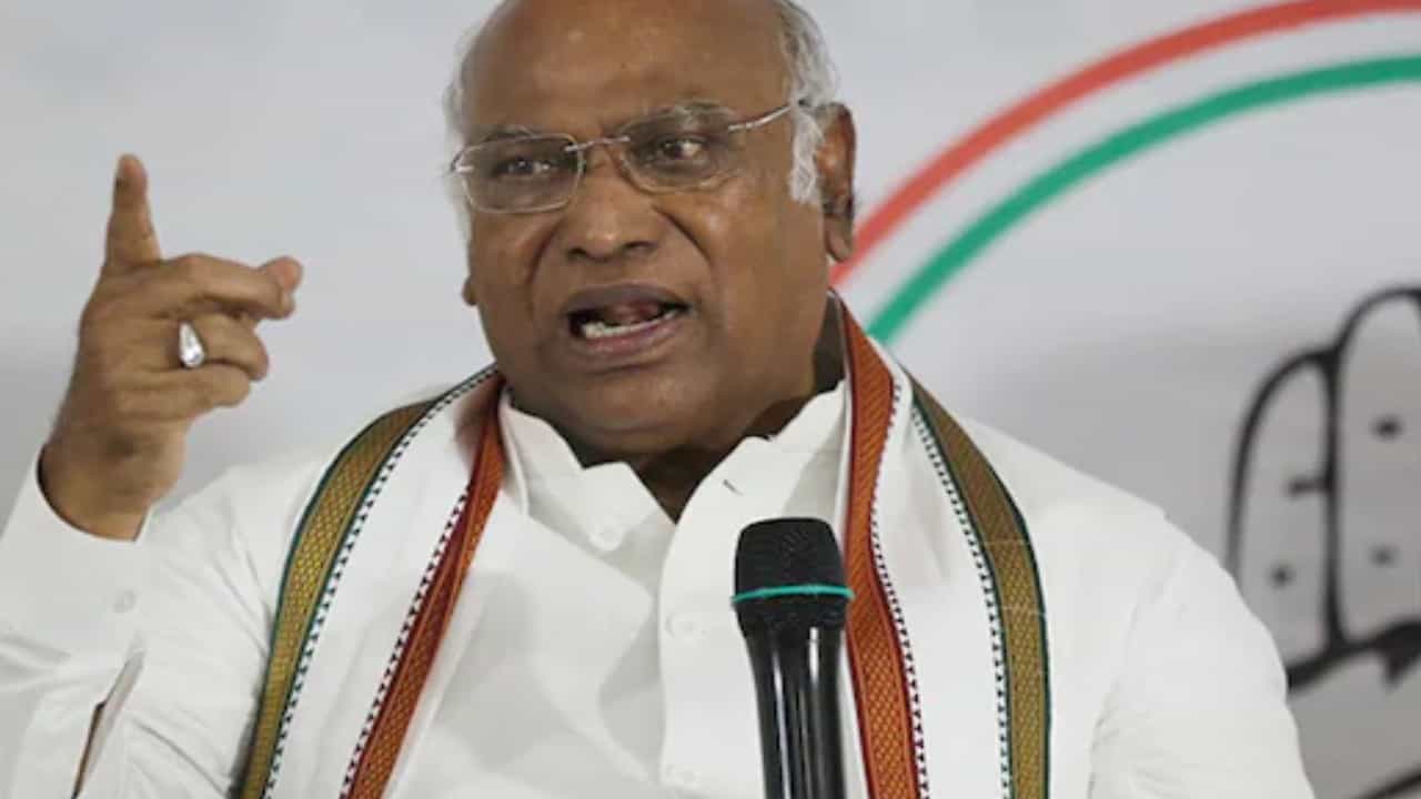 ಮತದಾರರ ಮತದಾನದ ಮಾಹಿತಿ ವಿಳಂಬ; ಖರ್ಗೆ ಆರೋಪ ತಿರಸ್ಕರಿಸಿದ ಚುನಾವಣಾ ಆಯೋಗ ಮತದಾರರ ಮತದಾನದ ಮಾಹಿತಿ ವಿಳಂಬ; ಖರ್ಗೆ ಆರೋಪ ತಿರಸ್ಕರಿಸಿದ ಚುನಾವಣಾ ಆಯೋಗ