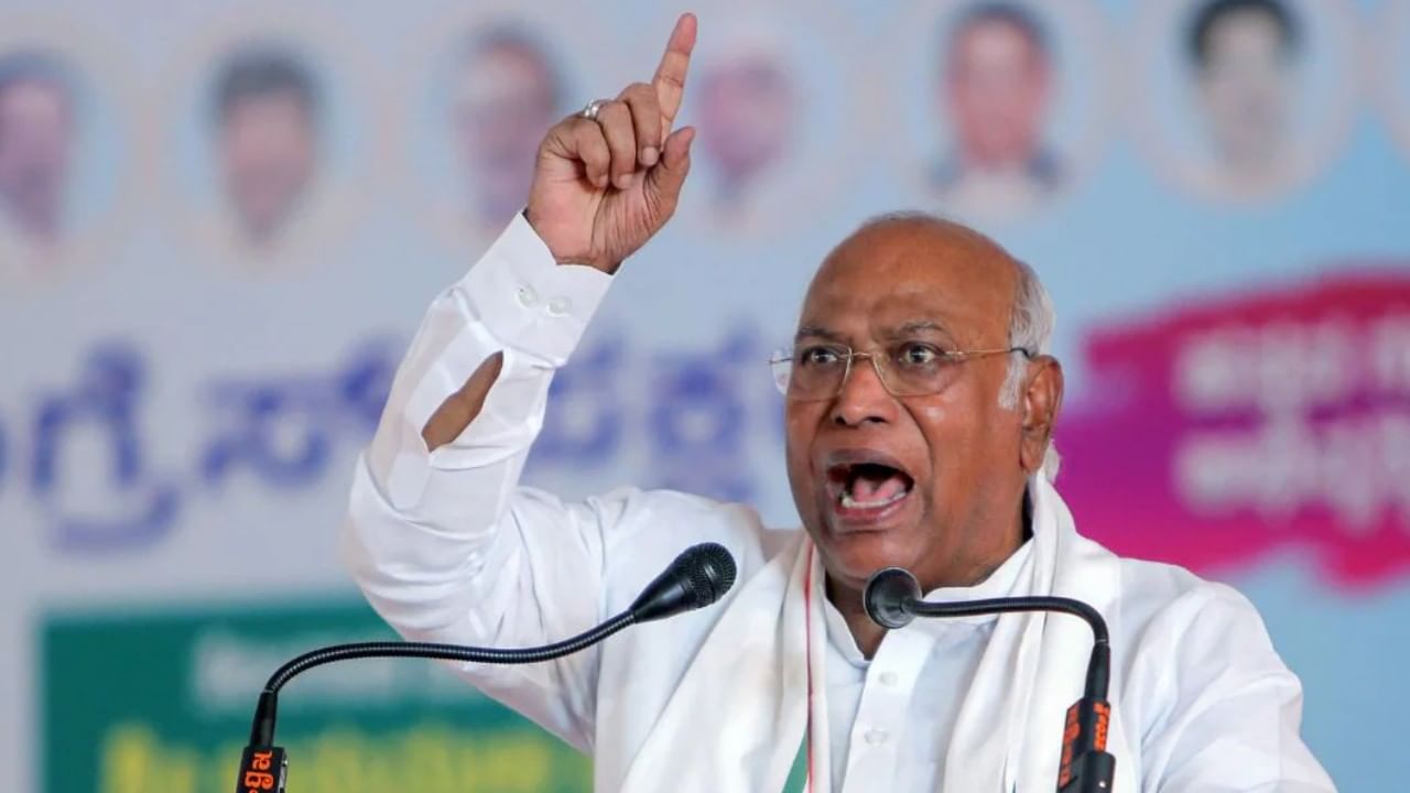 ಪ್ರಧಾನಿ ಚುನಾವಣಾ ಭಾಷಣಗಳಲ್ಲಿ 421 ಬಾರಿ 'ಮಂದಿರ', 758 ಬಾರಿ 'ಮೋದಿ' ಹೆಸರು ಬಳಕೆ: ಕಾಂಗ್ರೆಸ್ ಪ್ರಧಾನಿ ಚುನಾವಣಾ ಭಾಷಣಗಳಲ್ಲಿ 421 ಬಾರಿ 'ಮಂದಿರ', 758 ಬಾರಿ 'ಮೋದಿ' ಹೆಸರು ಬಳಕೆ: ಕಾಂಗ್ರೆಸ್