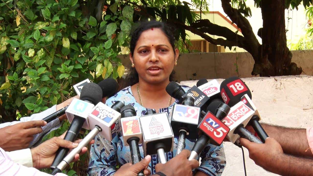 ನನ್ನ ಪತಿ ಹತ್ಯೆಯಲ್ಲಿ ಮುಸ್ತಫಾ ಪೈಚಾರ್ ಪ್ರಮುಖ ಆರೋಪಿ: ಪ್ರವೀಣ್ ನೆಟ್ಟಾರು ಪತ್ನಿ ನೂತನಾ ನನ್ನ ಪತಿ ಹತ್ಯೆಯಲ್ಲಿ ಮುಸ್ತಫಾ ಪೈಚಾರ್ ಪ್ರಮುಖ ಆರೋಪಿ: ಪ್ರವೀಣ್ ನೆಟ್ಟಾರು ಪತ್ನಿ ನೂತನಾ