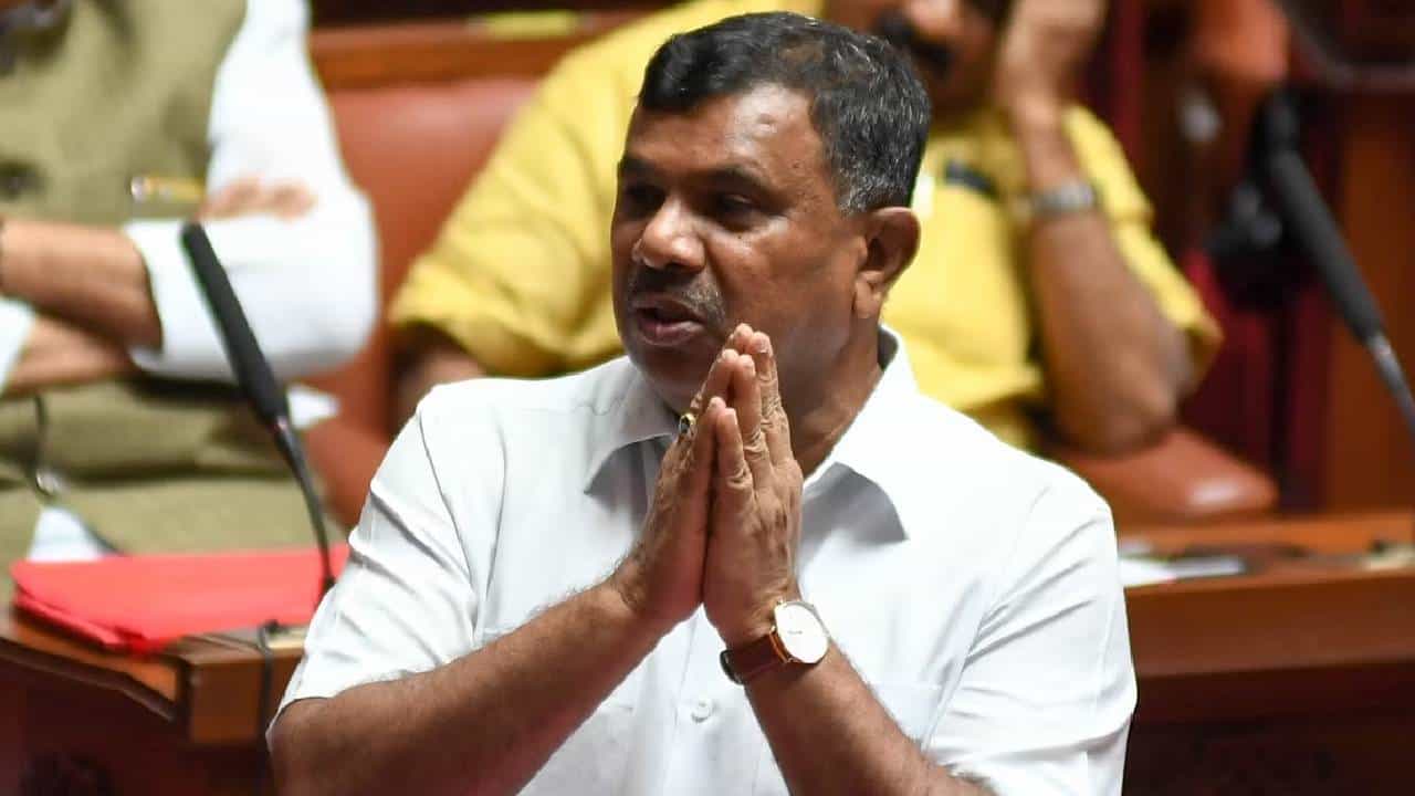ವಿಧಾನ ಪರಿಷತ್ ಚುನಾವಣೆ: ದಕ್ಷಿಣ ಶಿಕ್ಷಕರ ಕ್ಷೇತ್ರದ ಅಭ್ಯರ್ಥಿಯಾಗಿ ಕಾಂಗ್ರೆಸ್ನಿಂದ ಮರಿತಿಬ್ಬೇಗೌಡ ಕಣಕ್ಕೆ ವಿಧಾನ ಪರಿಷತ್ ಚುನಾವಣೆ: ದಕ್ಷಿಣ ಶಿಕ್ಷಕರ ಕ್ಷೇತ್ರದ ಅಭ್ಯರ್ಥಿಯಾಗಿ ಕಾಂಗ್ರೆಸ್ನಿಂದ ಮರಿತಿಬ್ಬೇಗೌಡ ಕಣಕ್ಕೆ