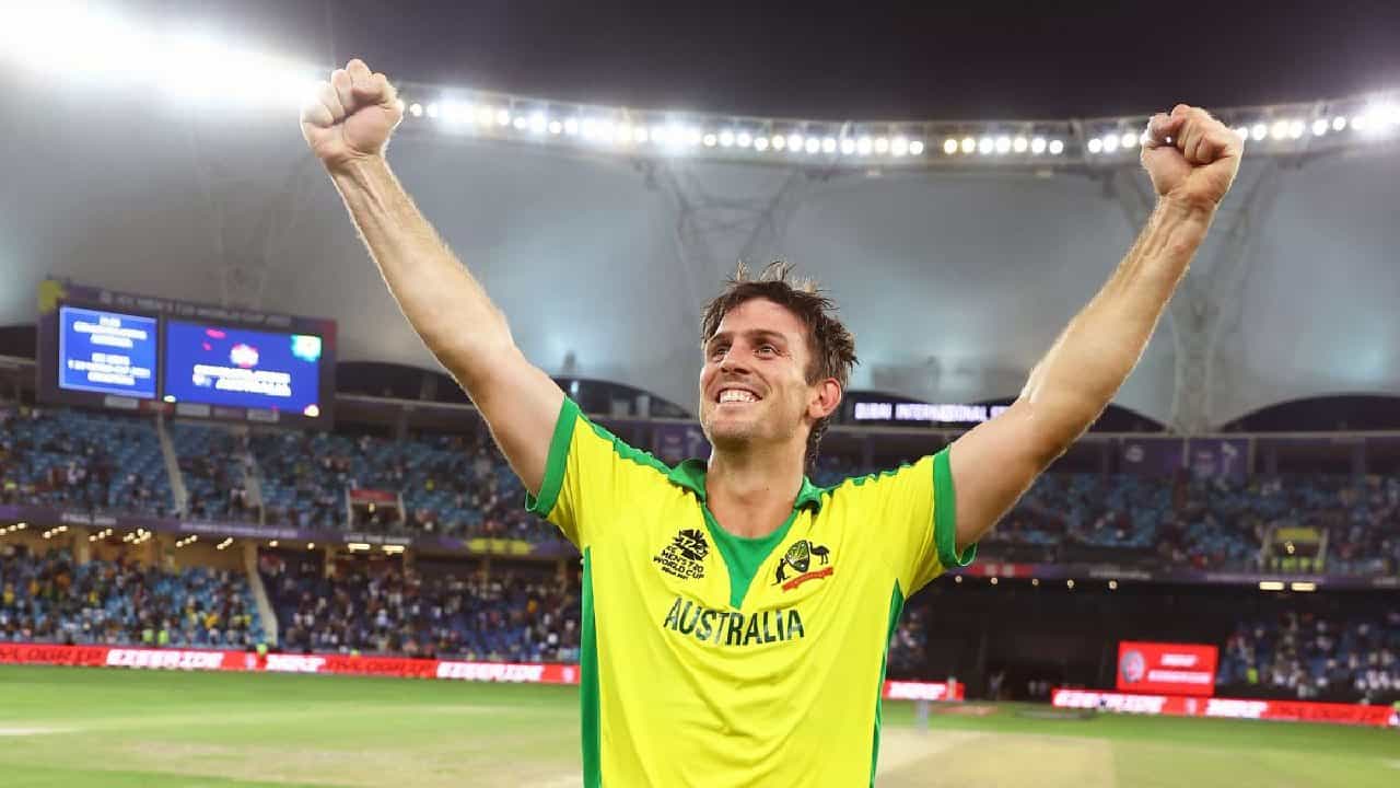 T20 World Cup 2024: ಮುಂಬರುವ ಟಿ20 ವಿಶ್ವಕಪ್ಗಾಗಿ ಆಸ್ಟ್ರೇಲಿಯಾ ತಂಡವನ್ನು (Australia T20 squad) ಪ್ರಕಟಿಸಲಾಗಿದೆ. 15 ಸದಸ್ಯರ ಈ ಬಳಗವನ್ನು ಆಲ್ರೌಂಡರ್ ಮಿಚೆಲ್ ಸ್ಟಾರ್ಕ್ ಮುನ್ನಡೆಸಲಿದ್ದಾರೆ. ಇನ್ನು ಮಾಜಿ ನಾಯಕ ಪ್ಯಾಟ್ ಕಮಿನ್ಸ್ ಕೂಡ ಈ ತಂಡದಲ್ಲಿ ಸ್ಥಾನ ಪಡೆಯುವಲ್ಲಿ ಯಶಸ್ವಿಯಾಗಿದ್ದಾರೆ.