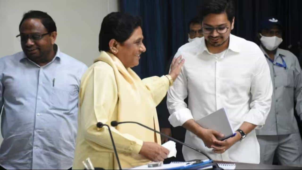 ಬಿಎಸ್ಪಿ ಉತ್ತರಾಧಿಕಾರಿ ಸ್ಥಾನದಿಂದ ಸೋದರಳಿಯ ಆಕಾಶ್ ಆನಂದ್ರನ್ನು ಕೆಳಗಿಳಿಸಿದ ಮಾಯಾವತಿ ಬಿಎಸ್ಪಿ ಉತ್ತರಾಧಿಕಾರಿ ಸ್ಥಾನದಿಂದ ಸೋದರಳಿಯ ಆಕಾಶ್ ಆನಂದ್ರನ್ನು ಕೆಳಗಿಳಿಸಿದ ಮಾಯಾವತಿ