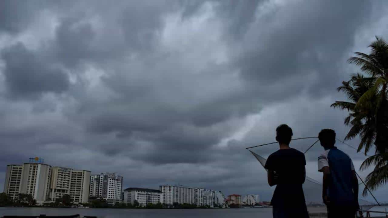 Monsoon 2024: ಕೇರಳಕ್ಕೆ ಇಂದು ಮುಂಗಾರು ಪ್ರವೇಶ, ಈಶಾನ್ಯ ರಾಜ್ಯಗಳಲ್ಲೂ ಮಳೆ Monsoon 2024: ಕೇರಳಕ್ಕೆ ಇಂದು ಮುಂಗಾರು ಪ್ರವೇಶ, ಈಶಾನ್ಯ ರಾಜ್ಯಗಳಲ್ಲೂ ಮಳೆ