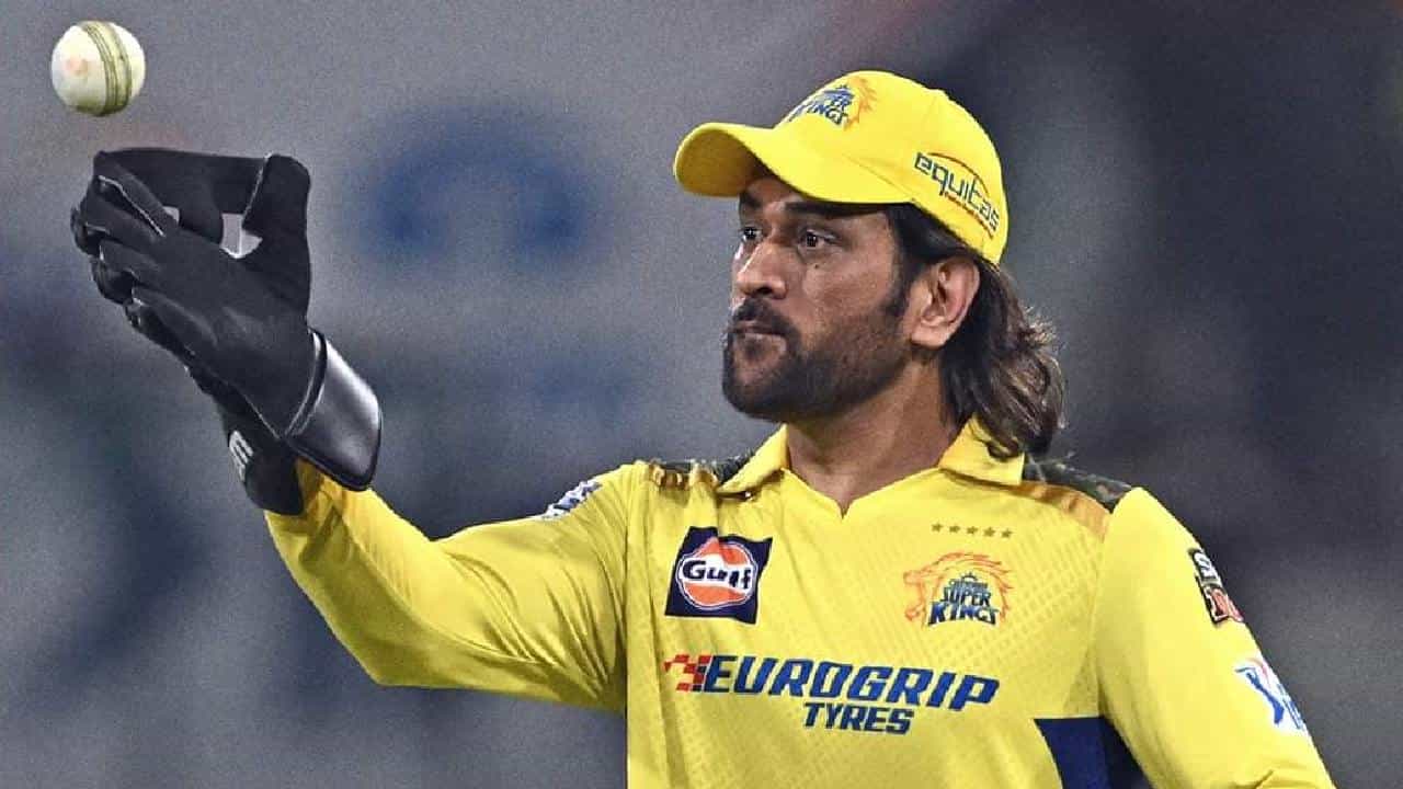 ಇಂಡಿಯನ್ ಪ್ರೀಮಿಯರ್ ಲೀಗ್ನ (IPL 2024) 53ನೇ ಪಂದ್ಯದ ಮೂಲಕ ಮಹೇಂದ್ರ ಸಿಂಗ್ ಧೋನಿ ಹೊಸ ದಾಖಲೆ ನಿರ್ಮಿಸಿದ್ದಾರೆ. ಪಂಜಾಬ್ ಕಿಂಗ್ಸ್ ವಿರುದ್ಧದ ಈ ಪಂದ್ಯದಲ್ಲಿ ಒಂದು ಕ್ಯಾಚ್ ಹಿಡಿಯುವುದರೊಂದಿಗೆ ಧೋನಿ ಐಪಿಎಲ್ನಲ್ಲಿ ವಿಶೇಷ ಮೈಲುಗಲ್ಲನ್ನು ದಾಟಿದರು. ಆ ಮೈಲುಗಲ್ಲು ಯಾವುದು ಎಂಬುದು ಸಂಪೂರ್ಣ ಮಾಹಿತಿ ಈ ಕೆಳಗಿನಂತಿದೆ...