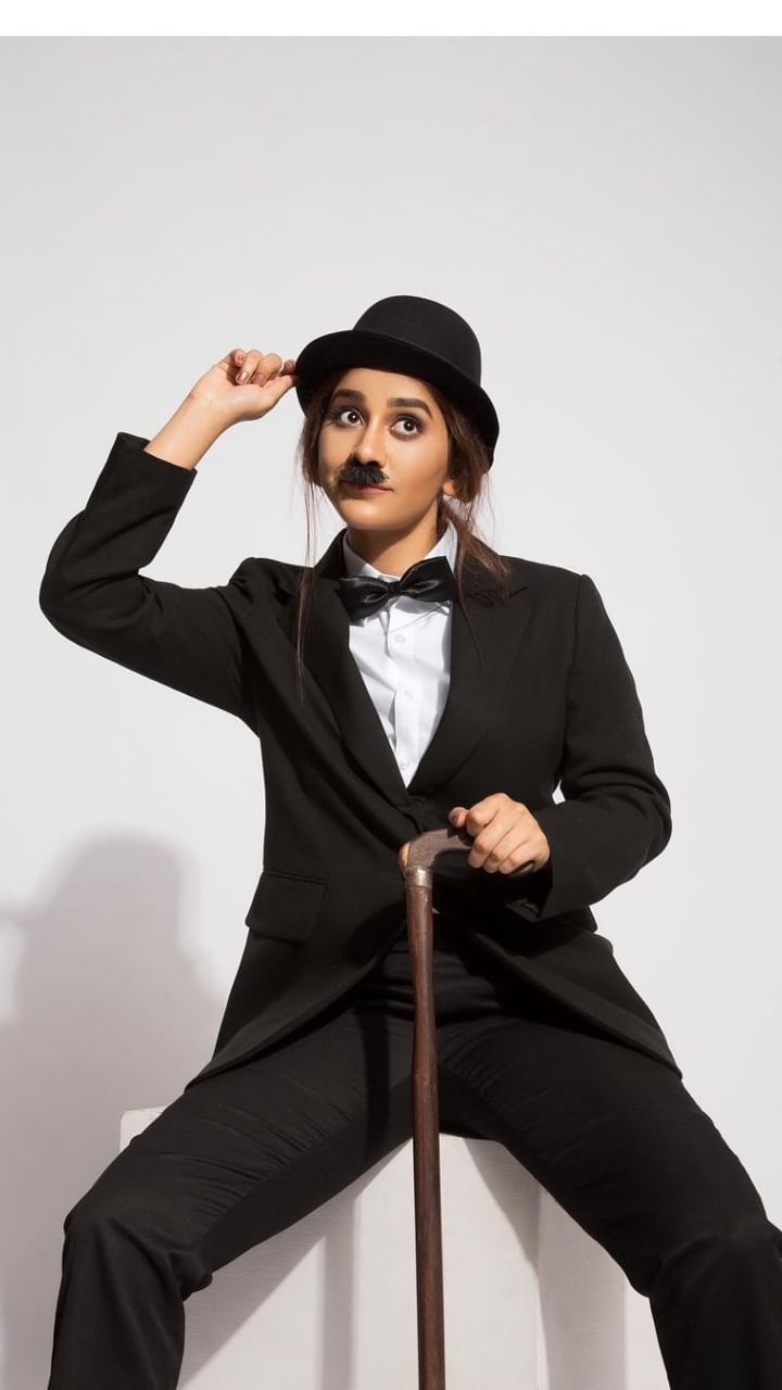 ಚಾರ್ಲಿ ಚಾಪ್ಲಿನ್ ರೀತಿಯೇ ಪುಟಾಣಿ ಮೀಸೆ ಅಂಟಿಸಿಕೊಂಡು ಗಮನ ಸೆಳೆದಿದ್ದಾರೆ ನಭಾ.