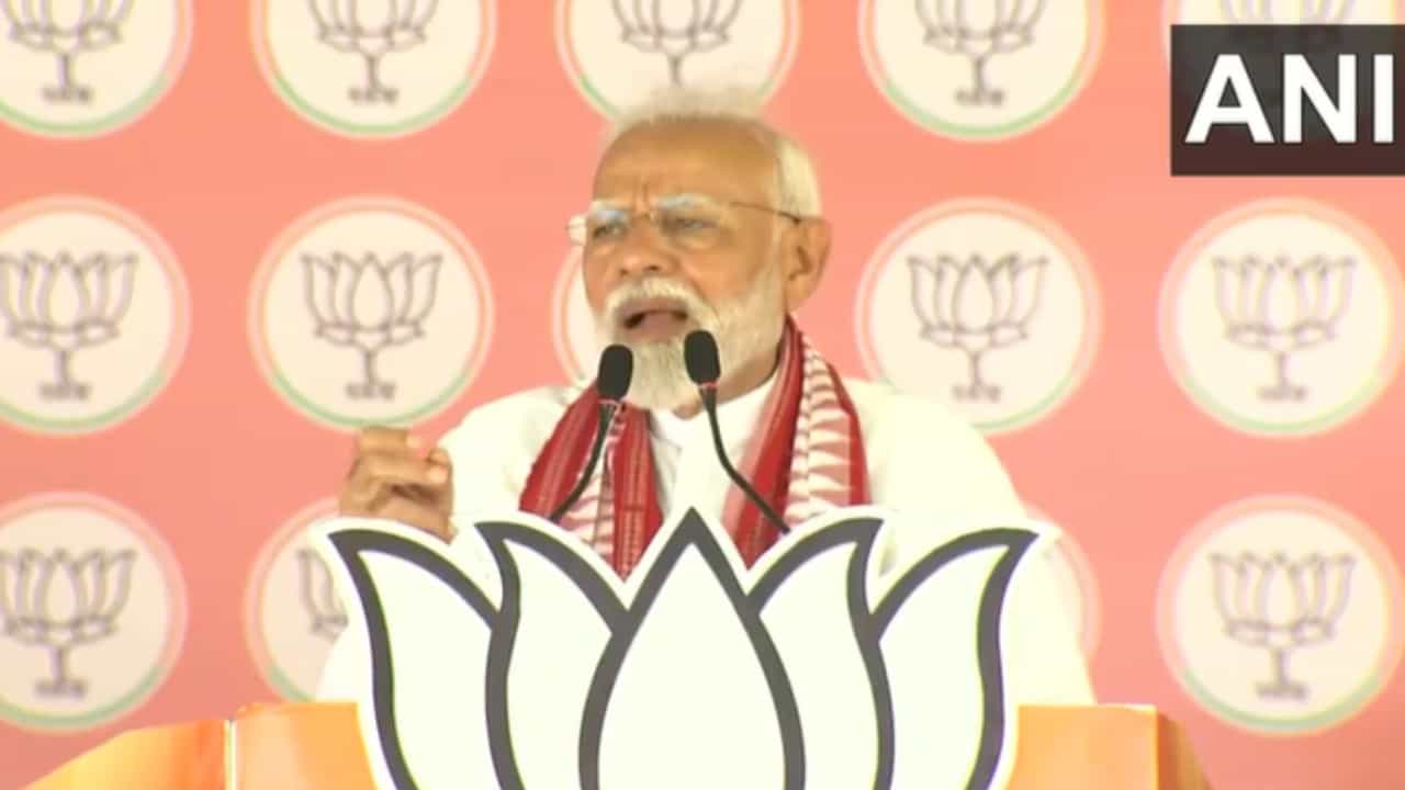 ಕಾಂಗ್ರೆಸ್ ನಿರಂತರವಾಗಿ ದೇಶವನ್ನು ಹೆದರಿಸಲು ಪ್ರಯತ್ನಿಸುತ್ತಿದೆ; ಮಣಿಶಂಕರ್ ಅಯ್ಯರ್ ಹೇಳಿಕೆಗೆ ಮೋದಿ ತಿರುಗೇಟು ಕಾಂಗ್ರೆಸ್ ನಿರಂತರವಾಗಿ ದೇಶವನ್ನು ಹೆದರಿಸಲು ಪ್ರಯತ್ನಿಸುತ್ತಿದೆ; ಮಣಿಶಂಕರ್ ಅಯ್ಯರ್ ಹೇಳಿಕೆಗೆ ಮೋದಿ ತಿರುಗೇಟು