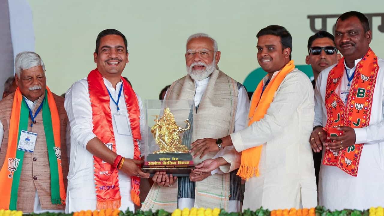 Lok Sabha Polls: ನಿಮ್ಮ ಒಂದು ಮತ 2014ರಲ್ಲಿ ಭ್ರಷ್ಟ ಕಾಂಗ್ರೆಸ್ ಸರ್ಕಾರವನ್ನು ಕಿತ್ತೊಗೆದಿತ್ತು; ಚುನಾವಣಾ ಪ್ರಚಾರದಲ್ಲಿ ಮೋದಿ Lok Sabha Polls: ನಿಮ್ಮ ಒಂದು ಮತ 2014ರಲ್ಲಿ ಭ್ರಷ್ಟ ಕಾಂಗ್ರೆಸ್ ಸರ್ಕಾರವನ್ನು ಕಿತ್ತೊಗೆದಿತ್ತು; ಚುನಾವಣಾ ಪ್ರಚಾರದಲ್ಲಿ ಮೋದಿ