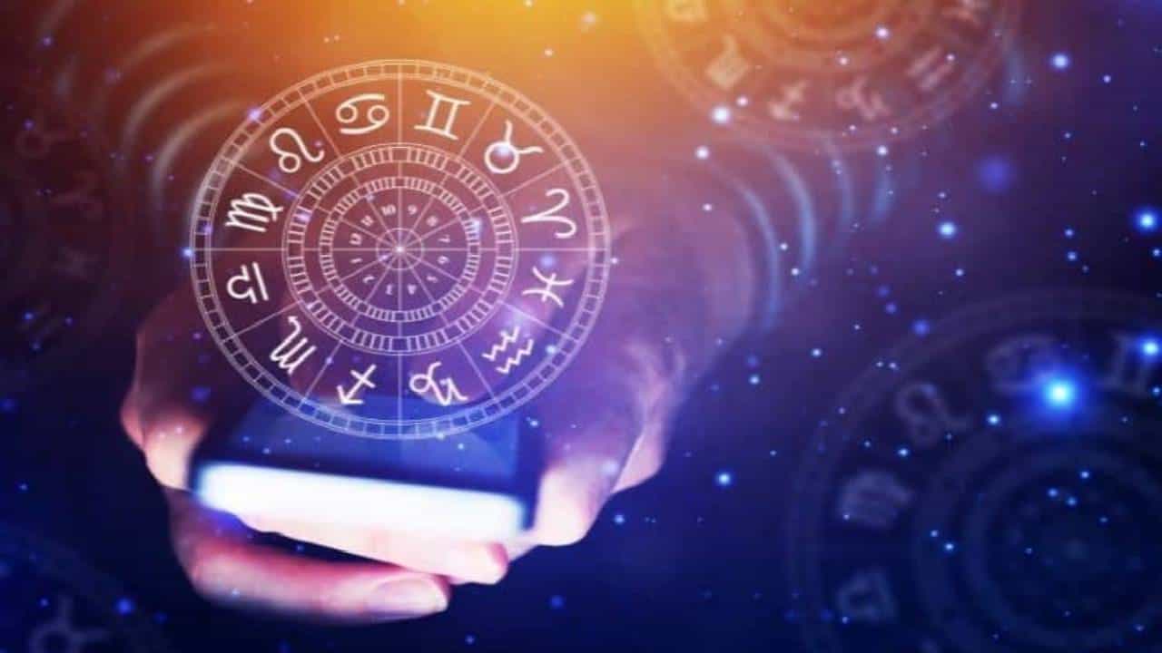 Horoscope: ದಿನ ಭವಿಷ್ಯ; ಇಂದು ಈ ರಾಶಿಯವರ ಮಾತಿನ ಮೇಲೆ ನಿಯಂತ್ರಣ ಇರಲಿ Horoscope: ದಿನ ಭವಿಷ್ಯ; ಇಂದು ಈ ರಾಶಿಯವರ ಮಾತಿನ ಮೇಲೆ ನಿಯಂತ್ರಣ ಇರಲಿ