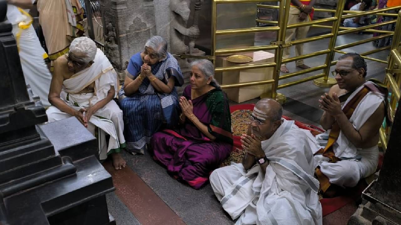 Union Minister Nirmala Sitharaman visit Sringeri sharada math