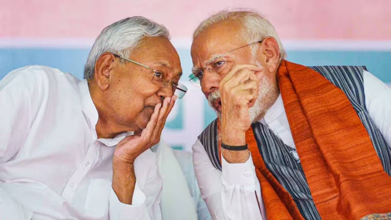 ನರೇಂದ್ರ ಮೋದಿ ಮತ್ತೆ ಮುಖ್ಯಮಂತ್ರಿಯಾಗಲಿ, ದೇಶ ಅಭಿವೃದ್ಧಿಯಾಗಲಿ, ವೇದಿಕೆ ಮೇಲೆ ಹೊರಳಿದ ನಿತೀಶ್ ಕುಮಾರ್ ನಾಲಿಗೆ