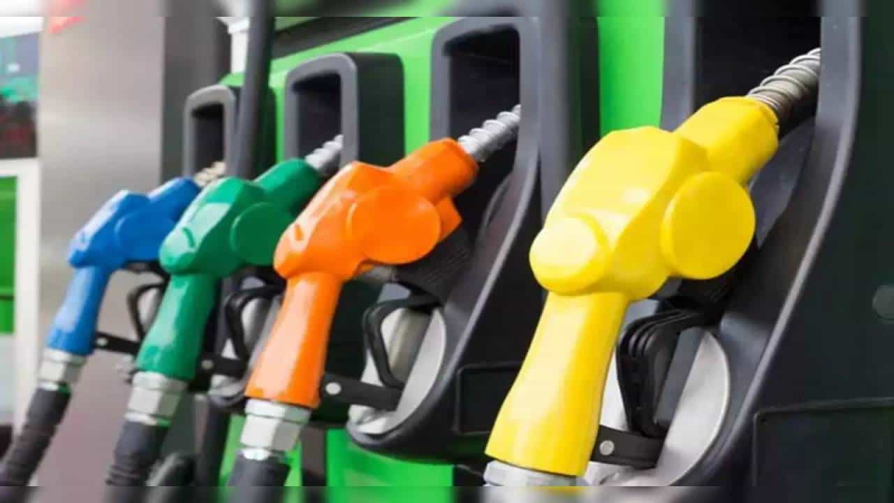 Petrol Diesel Price on May 21: ಆಂಧ್ರಪ್ರದೇಶ, ಬಿಹಾರದಲ್ಲಿ ಪೆಟ್ರೋಲ್ ಬೆಲೆ ಏರಿಕೆ Petrol Diesel Price on May 21: ಆಂಧ್ರಪ್ರದೇಶ, ಬಿಹಾರದಲ್ಲಿ ಪೆಟ್ರೋಲ್ ಬೆಲೆ ಏರಿಕೆ