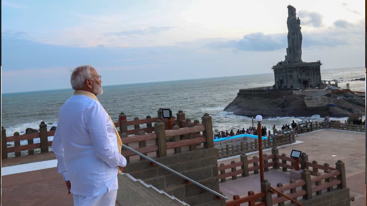 ಸ್ವಾಮಿ ವಿವೇಕಾನಂದರು 'ಭಾರತ ಮಾತೆಯ' ಬಗ್ಗೆ ದಿವ್ಯ ದರ್ಶನ ಪಡೆದಿದ್ದಾರೆಂದು ನಂಬಲಾದ ಧ್ಯಾನ ಮಂಟಪದಲ್ಲಿ ಪ್ರಧಾನಮಂತ್ರಿ ನರೇಂದ್ರ ಮೋದಿ ಜೂನ್ 1ರ ಸಂಜೆಯವರೆಗೆ ಧ್ಯಾನ ಮಾಡಲಿದ್ದಾರೆ.
