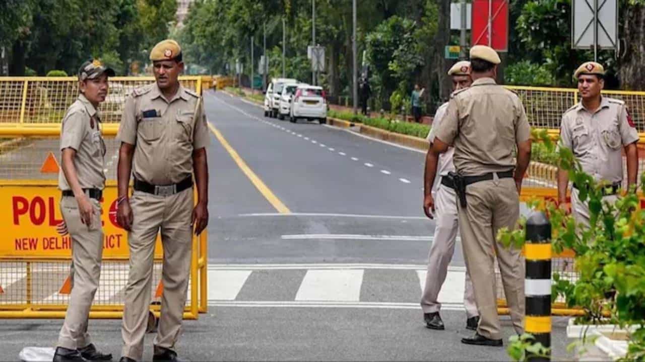 Bomb Threat: ದೆಹಲಿಯ ನಾಲ್ಕು ಆಸ್ಪತ್ರೆಗಳಿಗೆ ಬಾಂಬ್ ಬೆದರಿಕೆ Bomb Threat: ದೆಹಲಿಯ ನಾಲ್ಕು ಆಸ್ಪತ್ರೆಗಳಿಗೆ ಬಾಂಬ್ ಬೆದರಿಕೆ