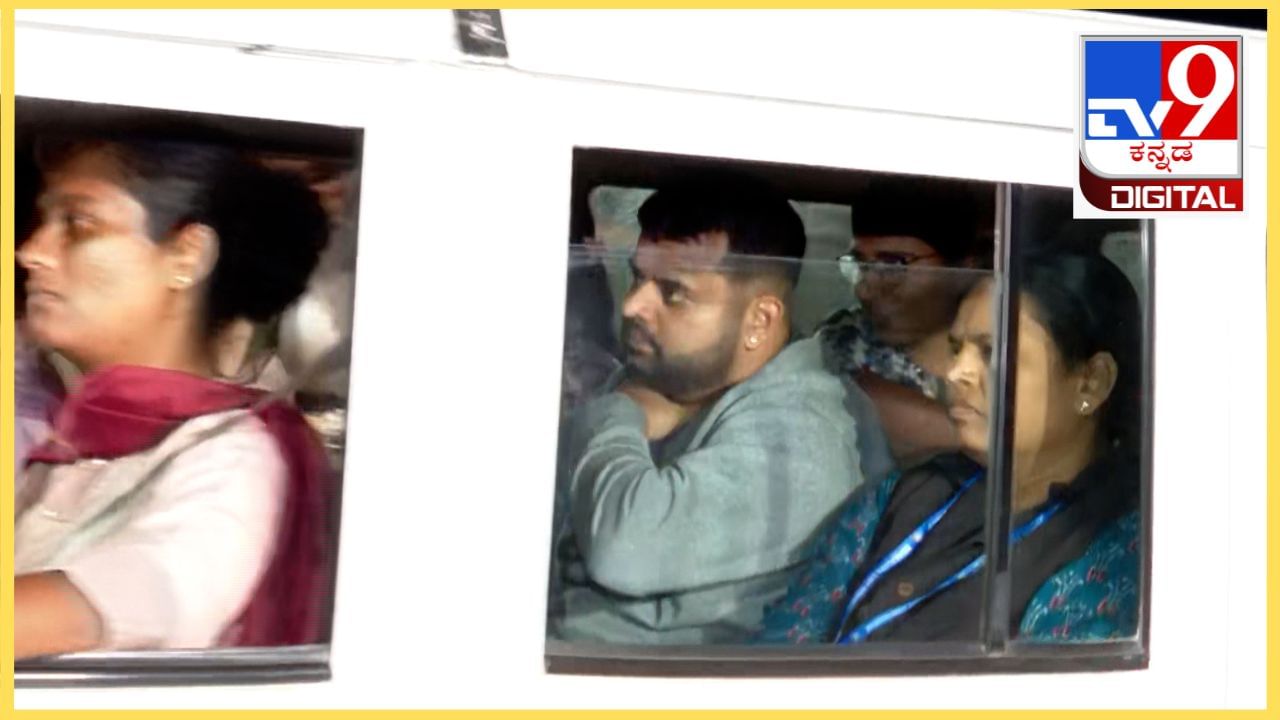 ಪ್ರಜ್ವಲ್ ರೇವಣ್ಣ ಅಶ್ಲೀಲ ವಿಡಿಯೋ ಪ್ರಕರಣ: ಹೇಗಿರಲಿದೆ ತನಿಖೆ? ಎಸ್ಐಟಿ ತನಿಖಾ ಹಂತಗಳ ಬಗ್ಗೆ ಇಲ್ಲಿದೆ ಮಾಹಿತಿ ಪ್ರಜ್ವಲ್ ರೇವಣ್ಣ ಅಶ್ಲೀಲ ವಿಡಿಯೋ ಪ್ರಕರಣ: ಹೇಗಿರಲಿದೆ ತನಿಖೆ? ಎಸ್ಐಟಿ ತನಿಖಾ ಹಂತಗಳ ಬಗ್ಗೆ ಇಲ್ಲಿದೆ ಮಾಹಿತಿ