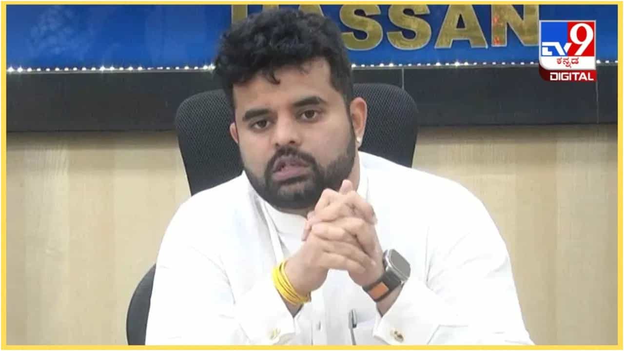 ತಲೆಮರೆಸಿಕೊಂಡದ್ದು ಸಾಕು, ವಿಚಾರಣೆಗೆ ಹಾಜರಾಗು: ಪ್ರಜ್ವಲ್ಗೆ ಕುಟುಂಬಸ್ಥರು, ಆಪ್ತರಿಂದಲೇ ಹೆಚ್ಚಾದ ಒತ್ತಡ ತಲೆಮರೆಸಿಕೊಂಡದ್ದು ಸಾಕು, ವಿಚಾರಣೆಗೆ ಹಾಜರಾಗು: ಪ್ರಜ್ವಲ್ಗೆ ಕುಟುಂಬಸ್ಥರು, ಆಪ್ತರಿಂದಲೇ ಹೆಚ್ಚಾದ ಒತ್ತಡ