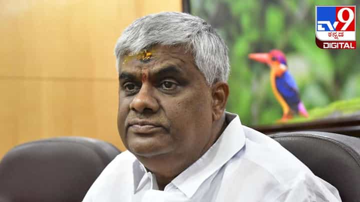 ‘ರೇವಣ್ಣನ ನಡವಳಿಕೆ ಸರಿಯಿಲ್ಲ ಇಂಗ್ಲೆಂಡ್ನಲ್ಲೂ ಒಂದ್ಸಲ ಸಿಕ್ಕಿಬಿದ್ದಿದ್ರು’: ಎಲ್.ಆರ್ ಶಿವರಾಮೇಗೌಡ ‘ರೇವಣ್ಣನ ನಡವಳಿಕೆ ಸರಿಯಿಲ್ಲ ಇಂಗ್ಲೆಂಡ್ನಲ್ಲೂ ಒಂದ್ಸಲ ಸಿಕ್ಕಿಬಿದ್ದಿದ್ರು’: ಎಲ್.ಆರ್ ಶಿವರಾಮೇಗೌಡ