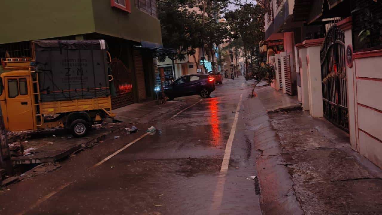 Karnataka Rain: ಇಂದು ಬೆಂಗಳೂರು, ಮೈಸೂರು, ಮಂಡ್ಯ ಸೇರಿದಂತೆ ಹಲವೆಡೆ ಭಾರಿ ಮಳೆ ಮುನ್ಸೂಚನೆ Karnataka Rain: ಇಂದು ಬೆಂಗಳೂರು, ಮೈಸೂರು, ಮಂಡ್ಯ ಸೇರಿದಂತೆ ಹಲವೆಡೆ ಭಾರಿ ಮಳೆ ಮುನ್ಸೂಚನೆ