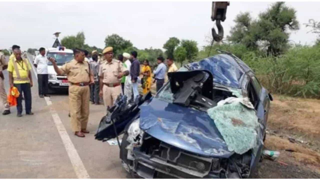 ಮಧ್ಯಪ್ರದೇಶ: ಇಂದೋರ್-ಅಹಮದಾಬಾದ್ ರಾಷ್ಟ್ರೀಯ ಹೆದ್ದಾರಿಯಲ್ಲಿ ನಿಂತಿದ್ದ ಟ್ರಕ್ಗೆ ಕಾರು ಡಿಕ್ಕಿ, 8 ಮಂದಿ ಸಾವು ಮಧ್ಯಪ್ರದೇಶ: ಇಂದೋರ್-ಅಹಮದಾಬಾದ್ ರಾಷ್ಟ್ರೀಯ ಹೆದ್ದಾರಿಯಲ್ಲಿ ನಿಂತಿದ್ದ ಟ್ರಕ್ಗೆ ಕಾರು ಡಿಕ್ಕಿ, 8 ಮಂದಿ ಸಾವು