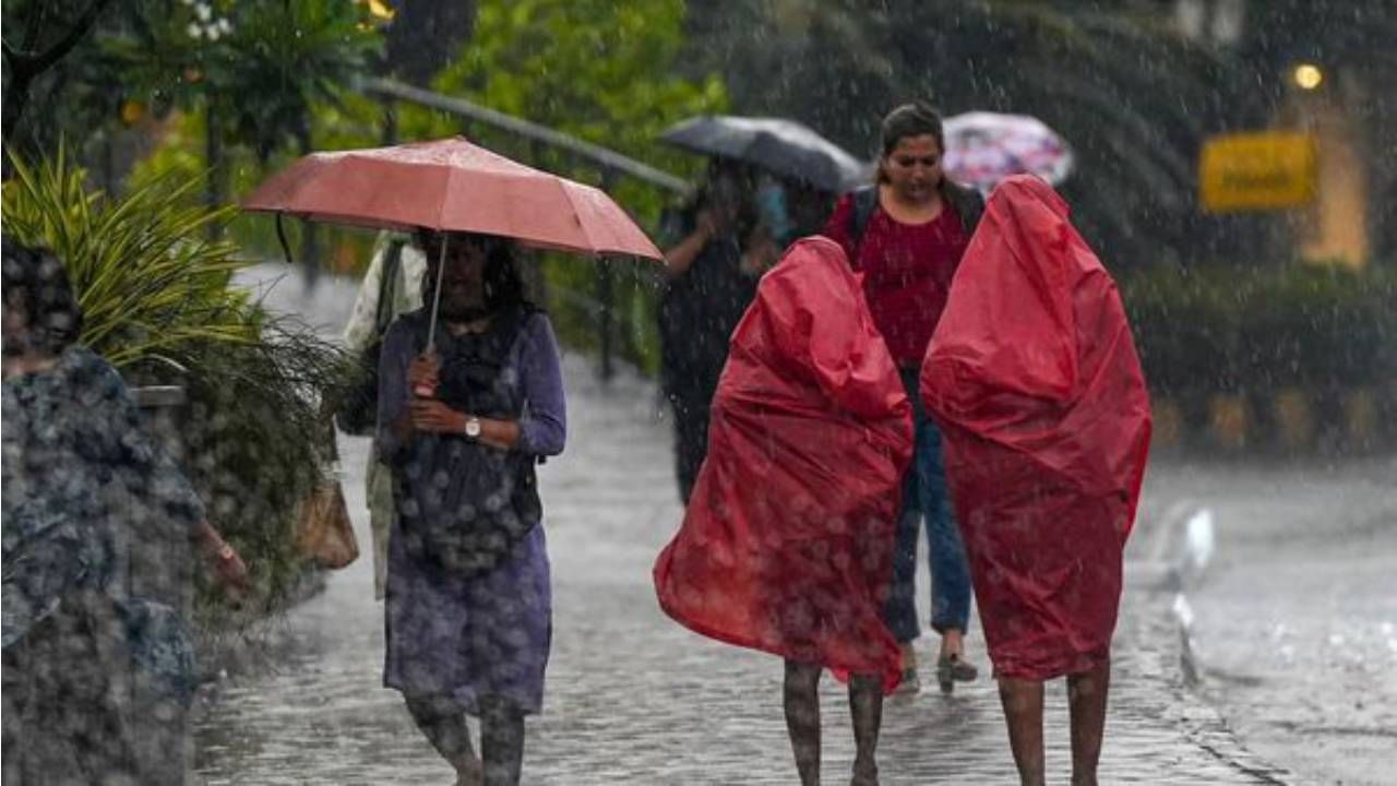 Karnataka Rains: ಕರ್ನಾಟಕದ ಕರಾವಳಿ ಸೇರಿದಂತೆ ಹಲವು ಜಿಲ್ಲೆಗಳಲ್ಲಿ ಭಾರಿ ಮಳೆಯ ಮುನ್ಸೂಚನೆ Karnataka Rains: ಕರ್ನಾಟಕದ ಕರಾವಳಿ ಸೇರಿದಂತೆ ಹಲವು ಜಿಲ್ಲೆಗಳಲ್ಲಿ ಭಾರಿ ಮಳೆಯ ಮುನ್ಸೂಚನೆ