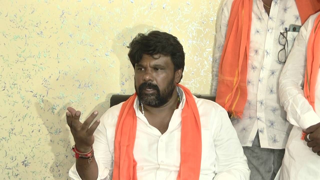 ಸಿಎಂ ಕುರ್ಚಿಗಾಗಿ ಸಿದ್ದರಾಮಯ್ಯ ಮೇಲೆ ಡಿಕೆ ಶಿವಕುಮಾರ್ ಸಿಡಿ ಅಸ್ತ್ರ: ಬಿಜೆಪಿ ಅಭ್ಯರ್ಥಿ ರಾಜುಗೌಡ ಸಿಎಂ ಕುರ್ಚಿಗಾಗಿ ಸಿದ್ದರಾಮಯ್ಯ ಮೇಲೆ ಡಿಕೆ ಶಿವಕುಮಾರ್ ಸಿಡಿ ಅಸ್ತ್ರ: ಬಿಜೆಪಿ ಅಭ್ಯರ್ಥಿ ರಾಜುಗೌಡ