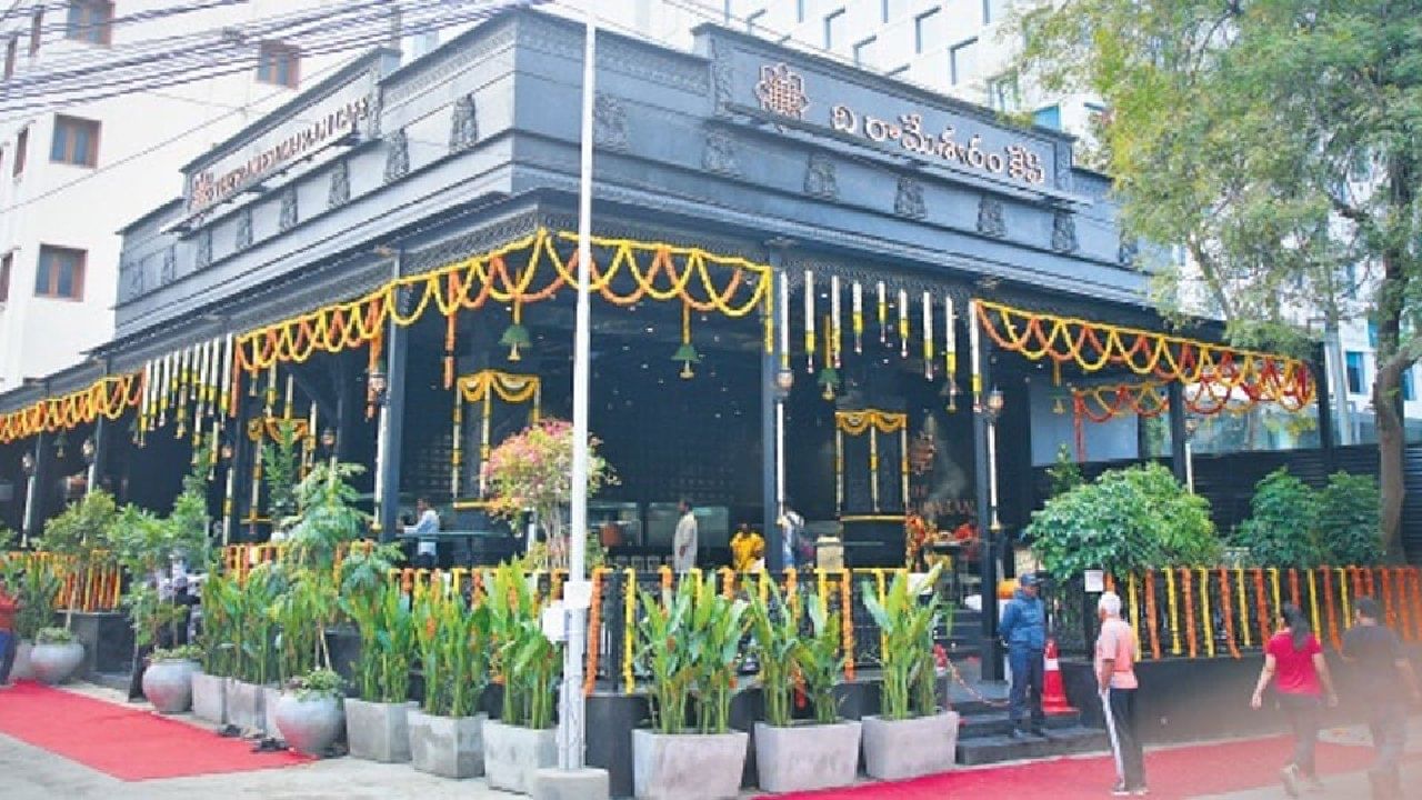 Rameshwaram Cafe: ಅವಧಿ ಮೀರಿದ ಆಹಾರ, ಸ್ವಚ್ಛತೆ ಕೊರತೆ; ರಾಮೇಶ್ವರಂ ಕೆಫೆ ಮೇಲೆ ದಾಳಿ Rameshwaram Cafe: ಅವಧಿ ಮೀರಿದ ಆಹಾರ, ಸ್ವಚ್ಛತೆ ಕೊರತೆ; ರಾಮೇಶ್ವರಂ ಕೆಫೆ ಮೇಲೆ ದಾಳಿ