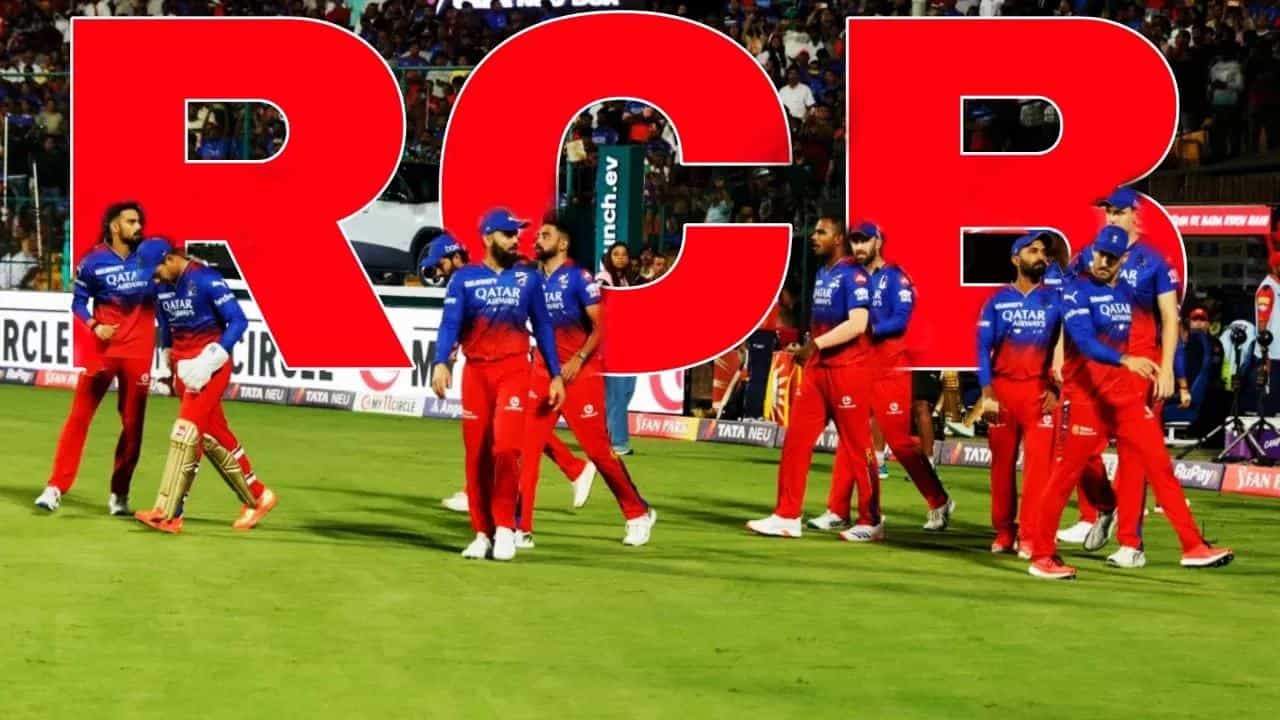 ಇಂಡಿಯನ್ ಪ್ರೀಮಿಯರ್ ಲೀಗ್ನ (IPL 2024) ಮೊದಲಾರ್ಧದಲ್ಲಿ ಕಳಪೆ ಪ್ರದರ್ಶನ ನೀಡಿದ್ದ ರಾಯಲ್ ಚಾಲೆಂಜರ್ಸ್ ಬೆಂಗಳೂರು (RCB) ತಂಡ ದ್ವಿತೀಯಾರ್ಧದಲ್ಲಿ ಭರ್ಜರಿ ಪ್ರದರ್ಶನ ನೀಡುತ್ತಿದೆ. ಈವರೆಗೆ ಆಡಿರುವ 11 ಪಂದ್ಯಗಳಲ್ಲಿ 4 ಗೆಲುವುಗಳೊಂದಿಗೆ ಇದೀಗ ಆರ್ಸಿಬಿ ಅಂಕ ಪಟ್ಟಿಯಲ್ಲಿ 7ನೇ ಸ್ಥಾನಕ್ಕೇರಿದೆ. ಈ ಮೂಲಕ ಪ್ಲೇಆಫ್ ಪ್ರವೇಶಿಸುವ ಆಸೆಯನ್ನು ಜೀವಂತವಿರಿಸಿಕೊಂಡಿದೆ.