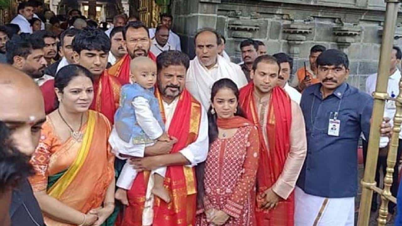ತೆಲಂಗಾಣ ಸಿಎಂ ಆದ ಬಳಿಕ ಮೊದಲ ಬಾರಿಗೆ ರೇವಂತ್ ರೆಡ್ಡಿ ತಿರುಮಲ ಭೇಟಿ, ಆಂಧ್ರದ ಬಗ್ಗೆ ಏನಂದ್ರು? ತೆಲಂಗಾಣ ಸಿಎಂ ಆದ ಬಳಿಕ ಮೊದಲ ಬಾರಿಗೆ ರೇವಂತ್ ರೆಡ್ಡಿ ತಿರುಮಲ ಭೇಟಿ, ಆಂಧ್ರದ ಬಗ್ಗೆ ಏನಂದ್ರು?