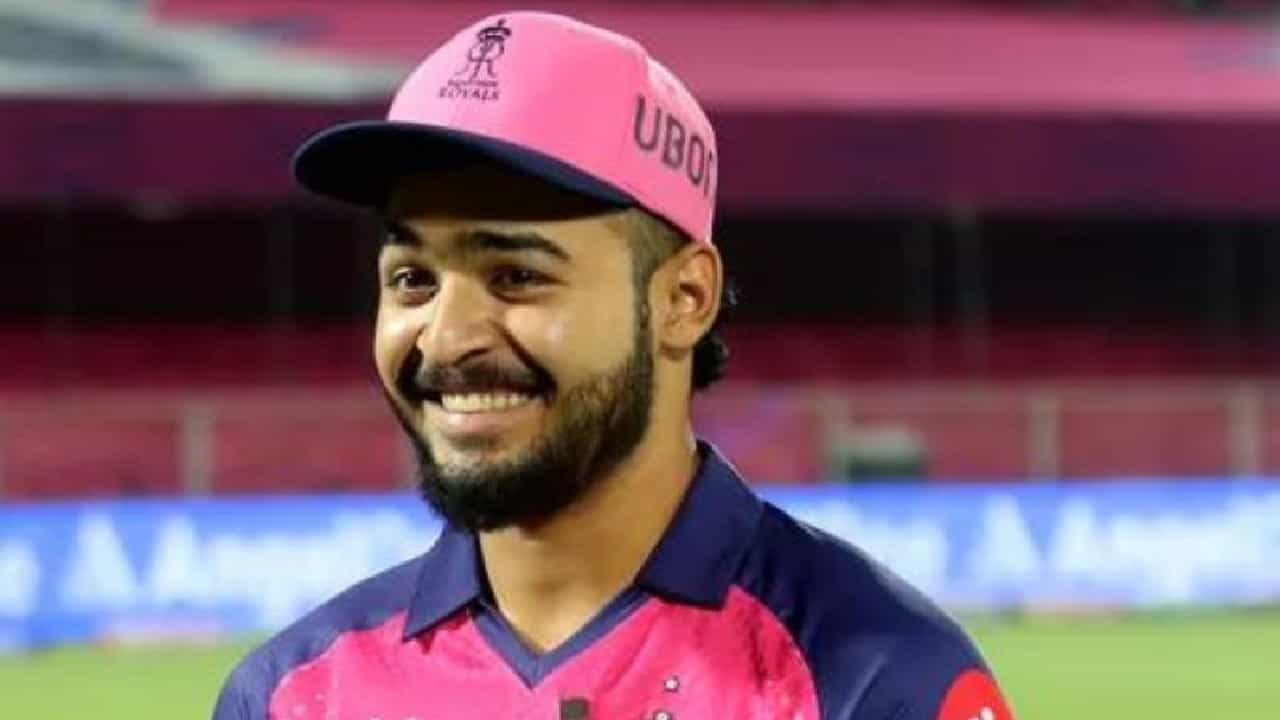 ರಾಜಸ್ಥಾನ್ ರಾಯಲ್ಸ್ ತಂಡದ ಯುವ ಸ್ಪೋಟಕ ದಾಂಡಿಗ ರಿಯಾನ್ ಪರಾಗ್ (Riyan Parag) ಸಖತ್ ಸುದ್ದಿಯಲ್ಲಿದ್ದಾರೆ. ಆದರೆ ಅದು ಈ ಬಾರಿಯ ಐಪಿಎಲ್ನಲ್ಲಿನ ಪ್ರದರ್ಶನದಿಂದಾಗಿ ಅಲ್ಲ. ಬದಲಾಗಿ ಹಾಟ್ ಹುಡುಕಾಟದಿಂದ ಎಂಬುದು ವಿಶೇಷ.