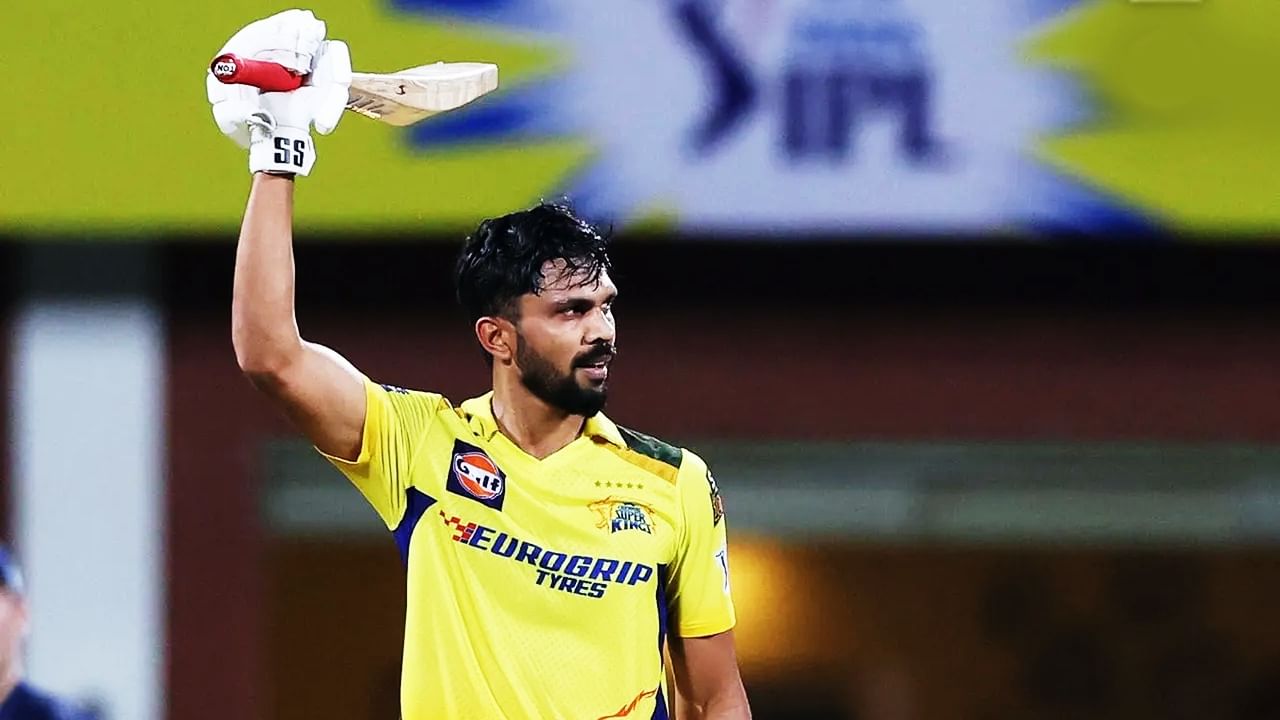 ಇಂಡಿಯನ್ ಪ್ರೀಮಿಯರ್ ಲೀಗ್​ನ (IPL 2024) 49ನೇ ಪಂದ್ಯದಲ್ಲಿ ಸಿಎಸ್​ಕೆ ತಂಡದ ನಾಯಕ ರುತುರಾಜ್ ಗಾಯಕ್ವಾಡ್ ಆಕರ್ಷಕ ಅರ್ಧಶತಕ ಬಾರಿಸಿ ಮಿಂಚಿದ್ದರು. ಚೆನ್ನೈನ ಚೆಪಾಕ್ ಮೈದಾನದಲ್ಲಿ ನಡೆದ ಈ ಪಂದ್ಯದಲ್ಲಿ ಆರಂಭಿಕನಾಗಿ ಕಣಕ್ಕಿಳಿದ ರುತುರಾಜ್ 48 ಎಸೆತಗಳಲ್ಲಿ 2 ಸಿಕ್ಸ್ ಹಾಗೂ 5 ಫೋರ್​ಗಳೊಂದಿಗೆ 62 ರನ್ ಬಾರಿಸಿದ್ದರು. 