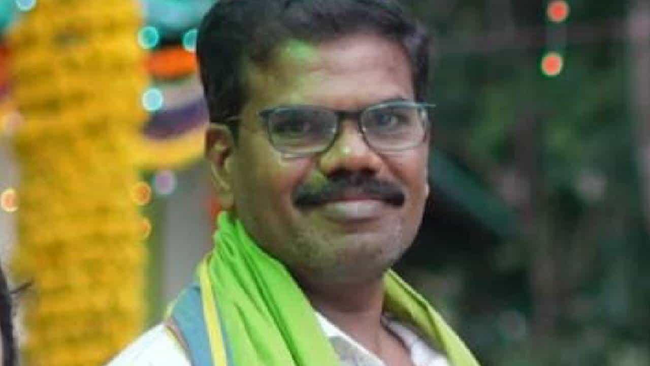 ವಾಲ್ಮೀಕಿ ಅಭಿವೃದ್ಧಿ ನಿಗಮದಲ್ಲಿ ಕೋಟ್ಯಂತರ ಅವ್ಯವಹಾರ: ಡೆತ್ನೋಟ್ ಬರೆದಿಟ್ಟು ಅಧೀಕ್ಷಕ ಆತ್ಮಹತ್ಯೆ ವಾಲ್ಮೀಕಿ ಅಭಿವೃದ್ಧಿ ನಿಗಮದಲ್ಲಿ ಕೋಟ್ಯಂತರ ಅವ್ಯವಹಾರ: ಡೆತ್ನೋಟ್ ಬರೆದಿಟ್ಟು ಅಧೀಕ್ಷಕ ಆತ್ಮಹತ್ಯೆ