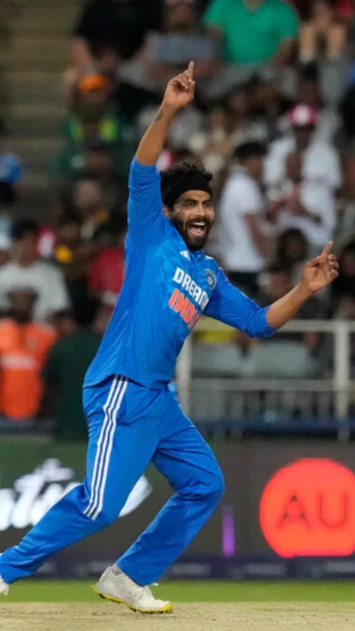 ಜಡೇಜಾ 22 ಟಿ20 ವಿಶ್ವಕಪ್ ಪಂದ್ಯಗಳಲ್ಲಿ 21 ವಿಕೆಟ್ ಪಡೆದಿದ್ದಾರೆ. 2021 ರಲ್ಲಿ ಸ್ಕಾಟ್ಲೆಂಡ್ ವಿರುದ್ಧ 14 ರನ್‌ಗಳಿಗೆ 3 ವಿಕೆಟ್ ಪಡೆದಿರುವುದು ಶ್ರೇಷ್ಠ ಸಾಧನೆ.