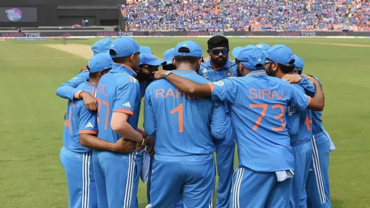ಭಾರತ ತಂಡಕ್ಕೆ ಹೊಸ ಮುಖ್ಯ ಕೋಚ್ ಹುಡುಕಾಟದಲ್ಲಿ ಬಿಸಿಸಿಐ ನಿರತವಾಗಿದೆ. ರಾಹುಲ್ ದ್ರಾವಿಡ್ ನಂತರ ಟೀಂ ಇಂಡಿಯಾದ ಮುಂದಿನ ಮುಖ್ಯ ಕೋಚ್ ಯಾರು ಎಂಬುದು ದೊಡ್ಡ ಪ್ರಶ್ನೆಯಾಗಿಯೇ ಉಳಿದಿದೆ. ಇದಕ್ಕೆ ಅರ್ಜಿ ಸಲ್ಲಿಸಲು ಮೇ 27 ಕೊನೆಯ ದಿನವಾಗಿದೆ.