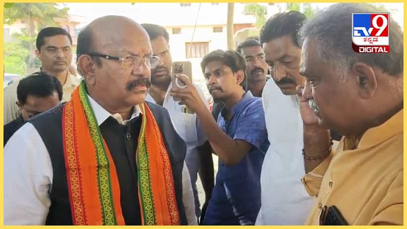 ಕಲಬುರಗಿಯಲ್ಲಿ ಕಾಂಗ್ರೆಸ್ಗೇ ಮತ ಹಾಕುವಂತೆ ಒತ್ತಡ ಹೇರಿದ ಚುನಾವಣಾ ಅಧಿಕಾರಿಗಳು: ಉಮೇಶ್ ಜಾಧವ್ ಗಂಭೀರ ಆರೋಪ