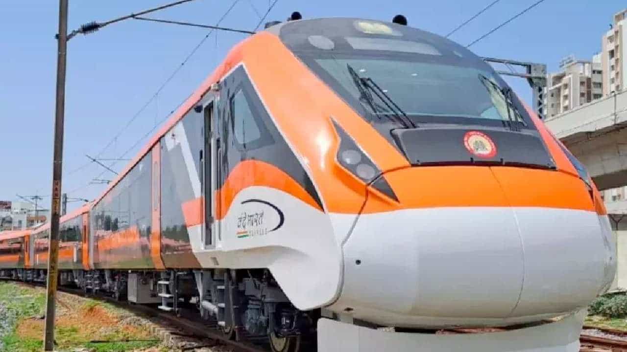 ವಂದೇ ಭಾರತ್ ರೈಲು ಖಾಲಿ ಓಡುತ್ತಿದೆ ಎಂದ ಕಾಂಗ್ರೆಸ್ ಟೀಕೆಗೆ ಸಚಿವ ವೈಷ್ಣವ್ ಉತ್ತರ ಇದು ವಂದೇ ಭಾರತ್ ರೈಲು ಖಾಲಿ ಓಡುತ್ತಿದೆ ಎಂದ ಕಾಂಗ್ರೆಸ್ ಟೀಕೆಗೆ ಸಚಿವ ವೈಷ್ಣವ್ ಉತ್ತರ ಇದು